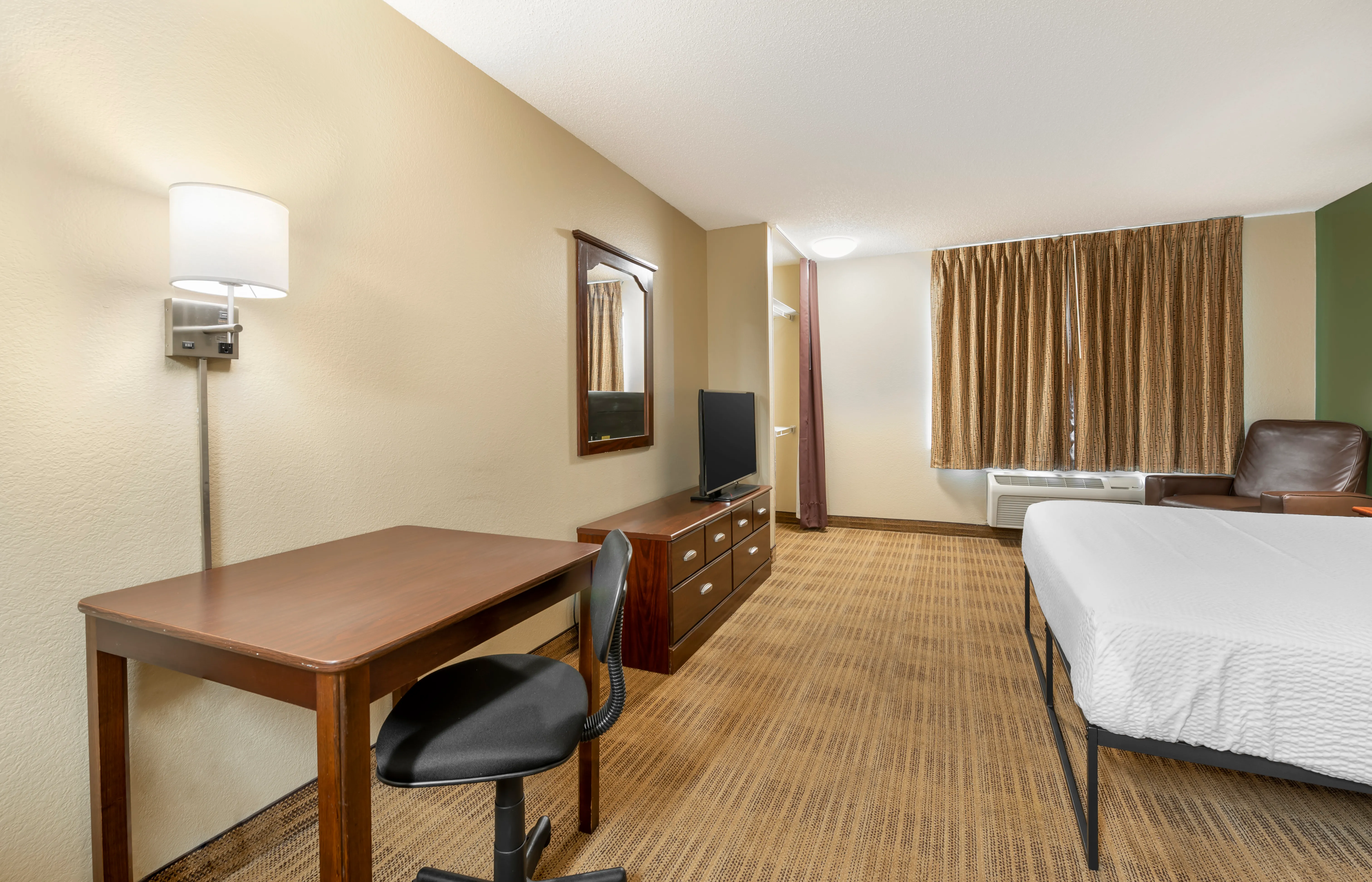 Studio Suite - 1 Queen Bed