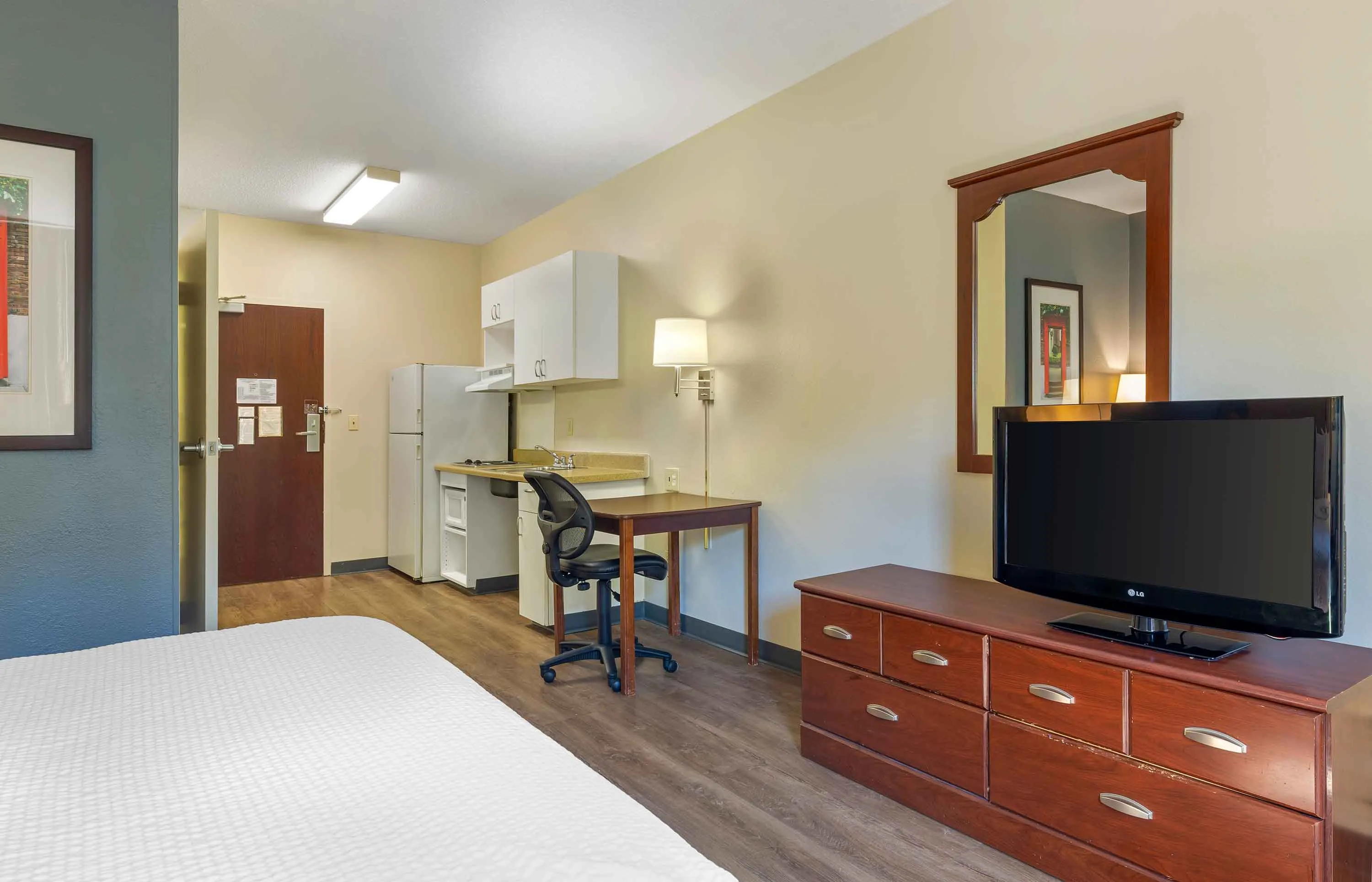Studio Suite - 1 Queen Bed