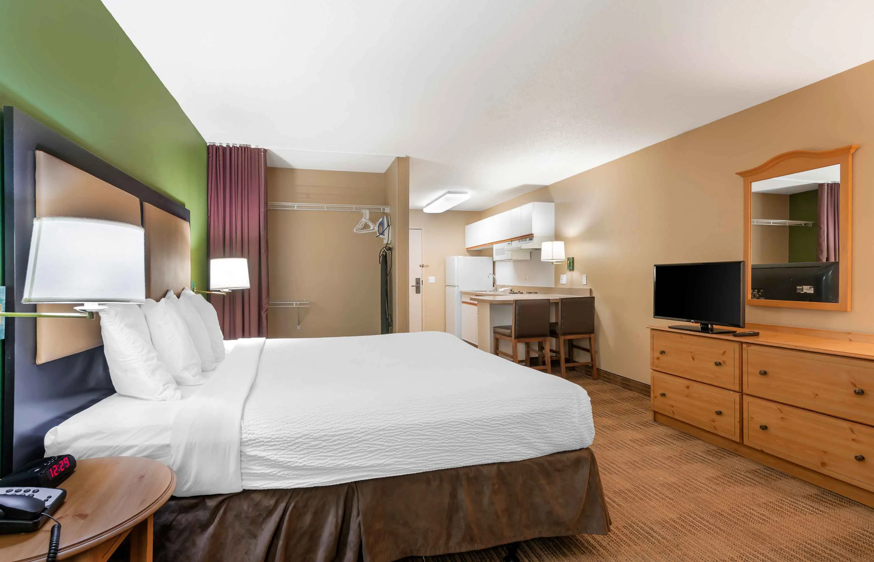 1 Bedroom Suite - 1 King Bed