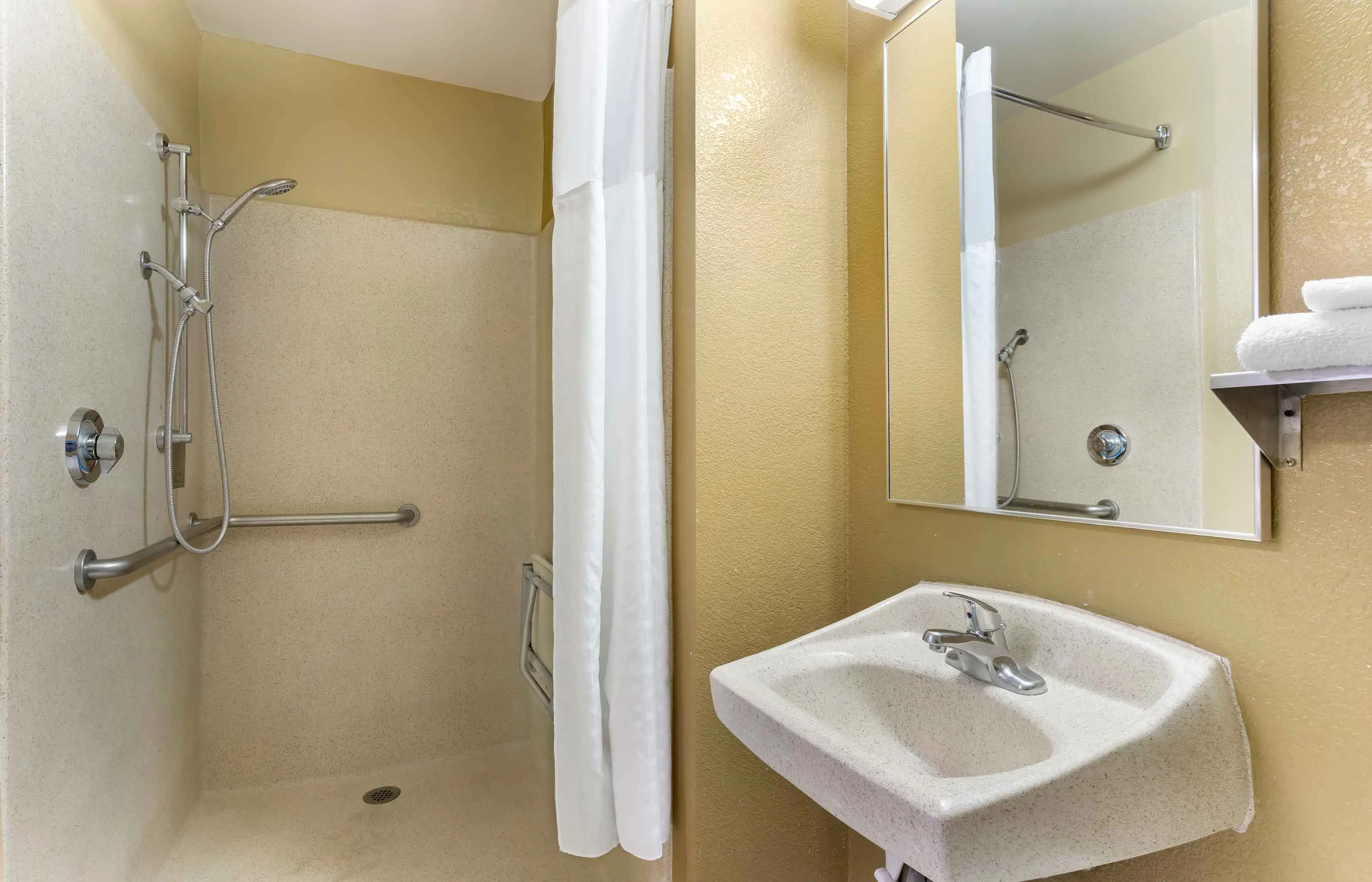 Studio Suite - 1 Queen Bed
