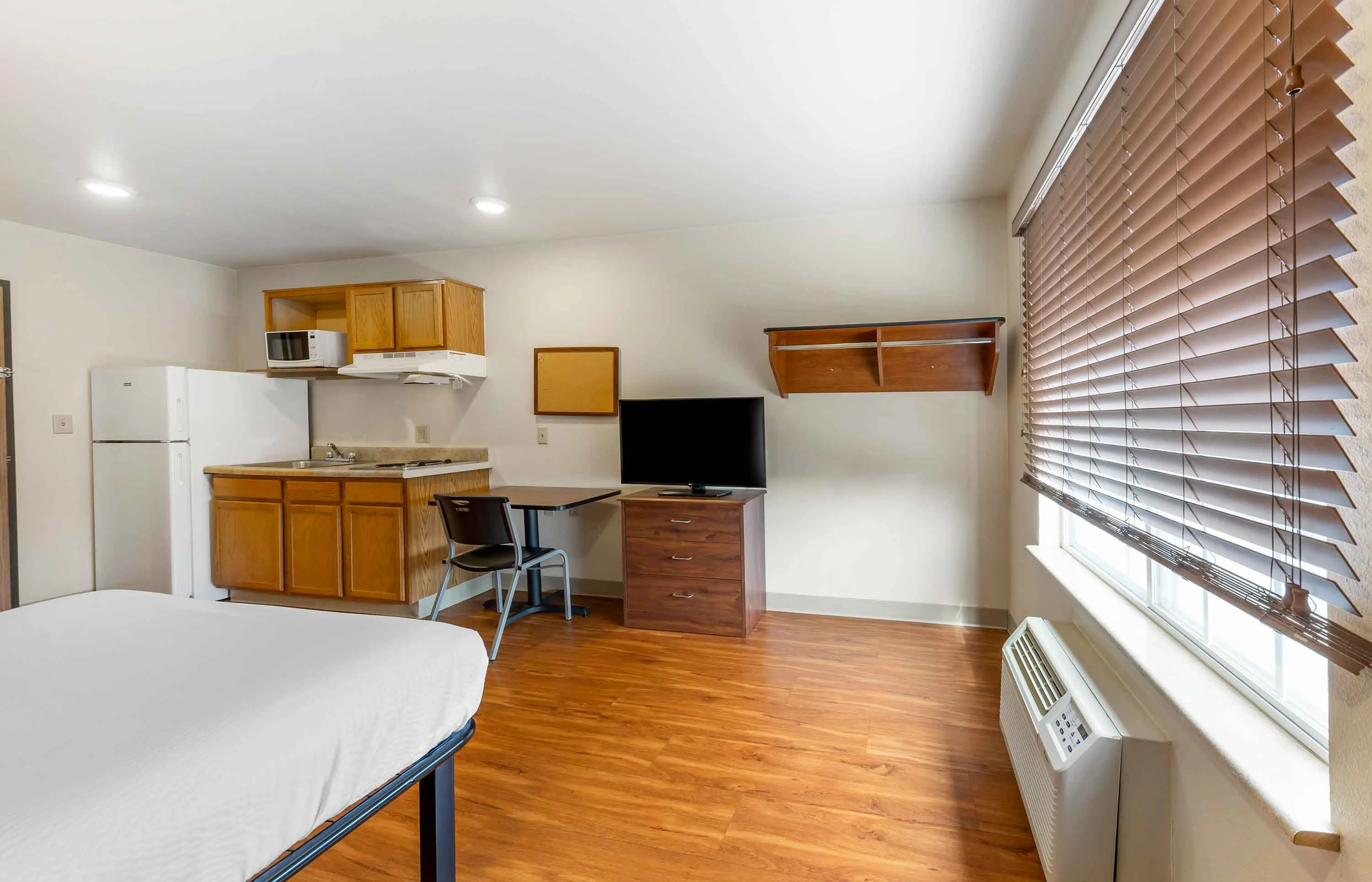 Studio Suite - 1 Full Bed