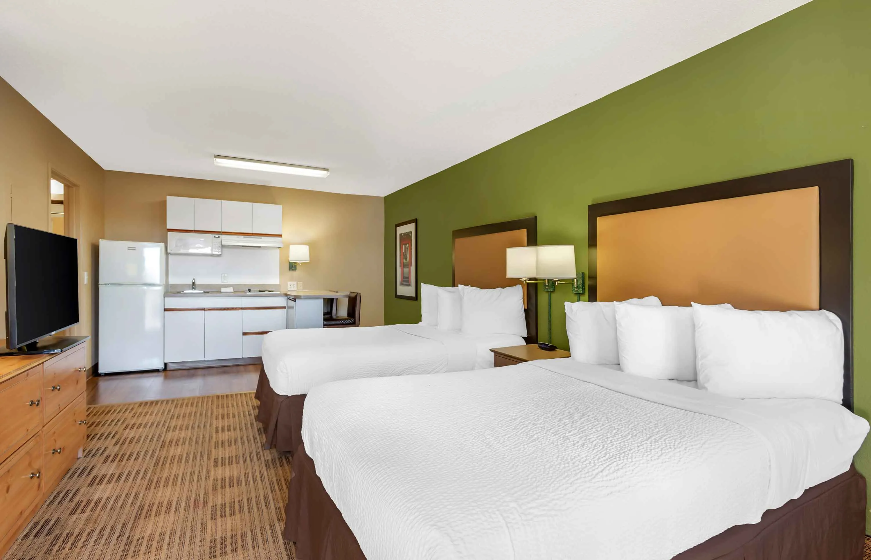Studio Suite - 2 Full Beds