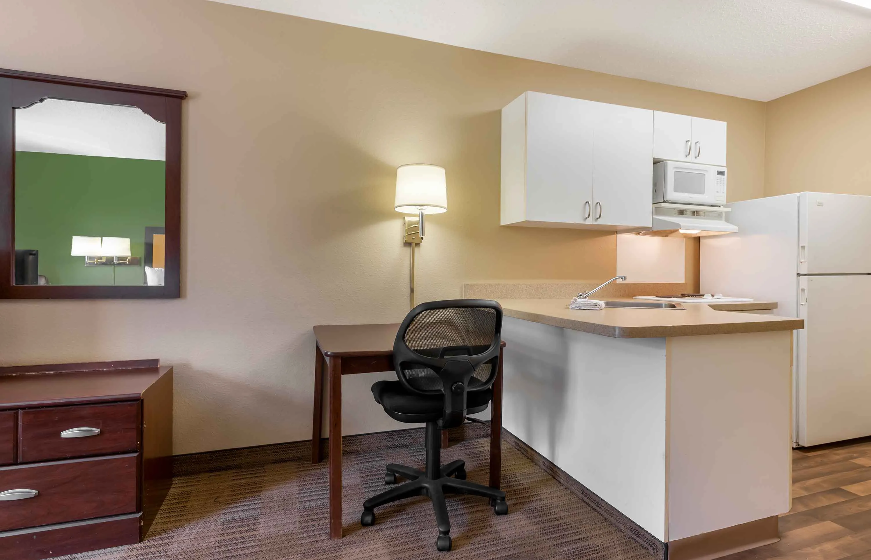 Studio Suite - 1 Queen Bed
