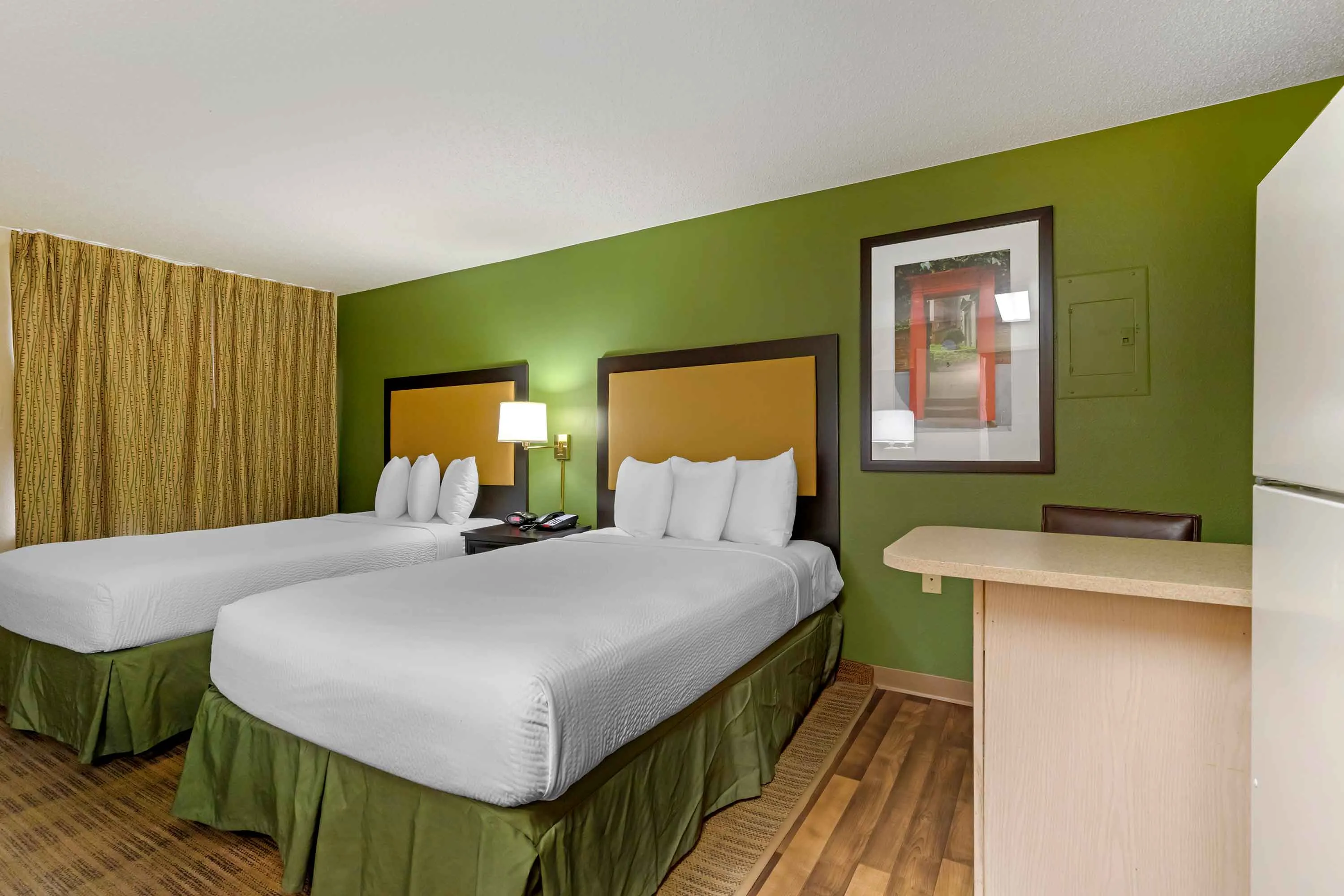 Studio Suite - 2 Full Beds