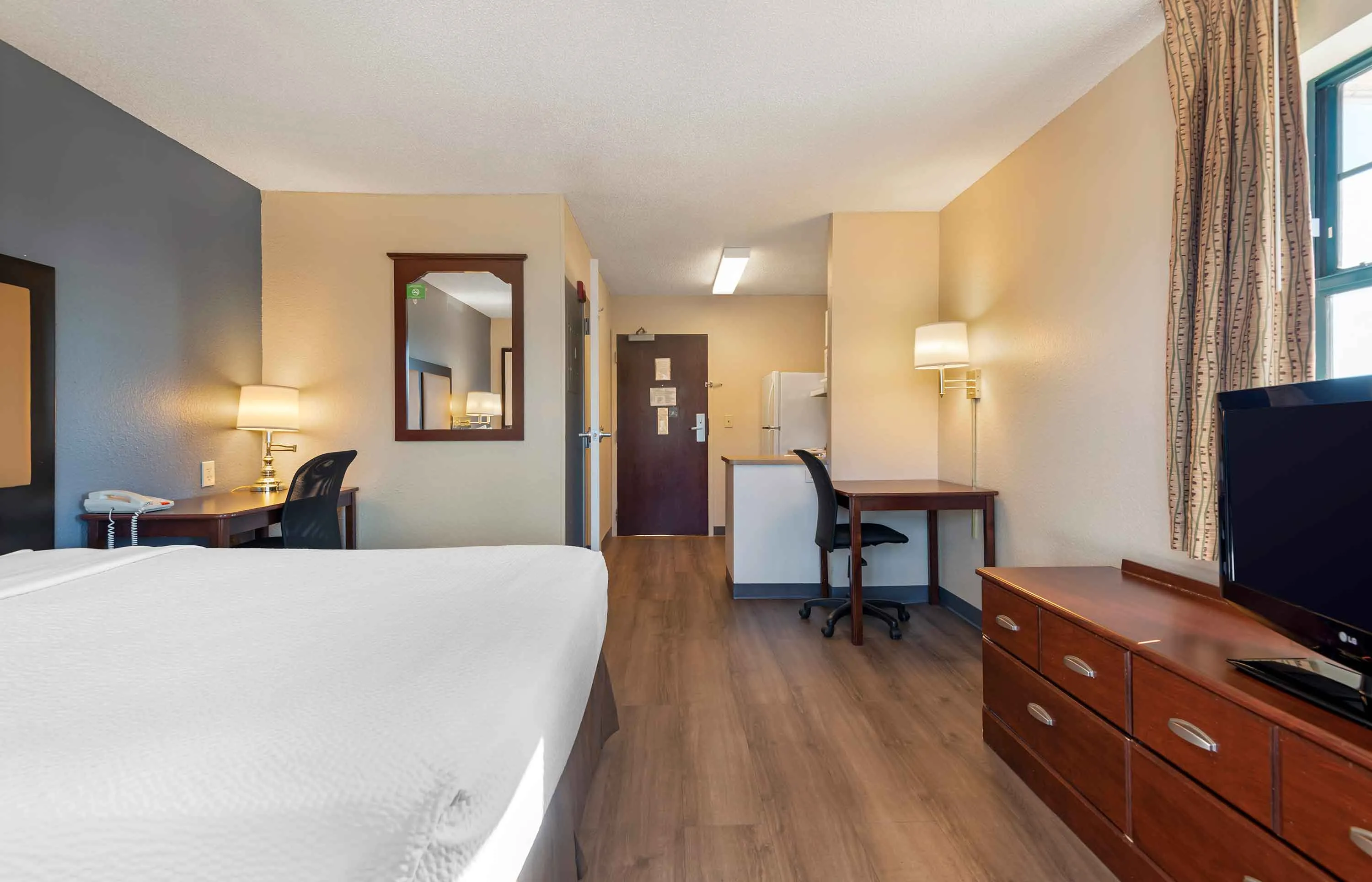 Studio Suite - 1 Queen Bed