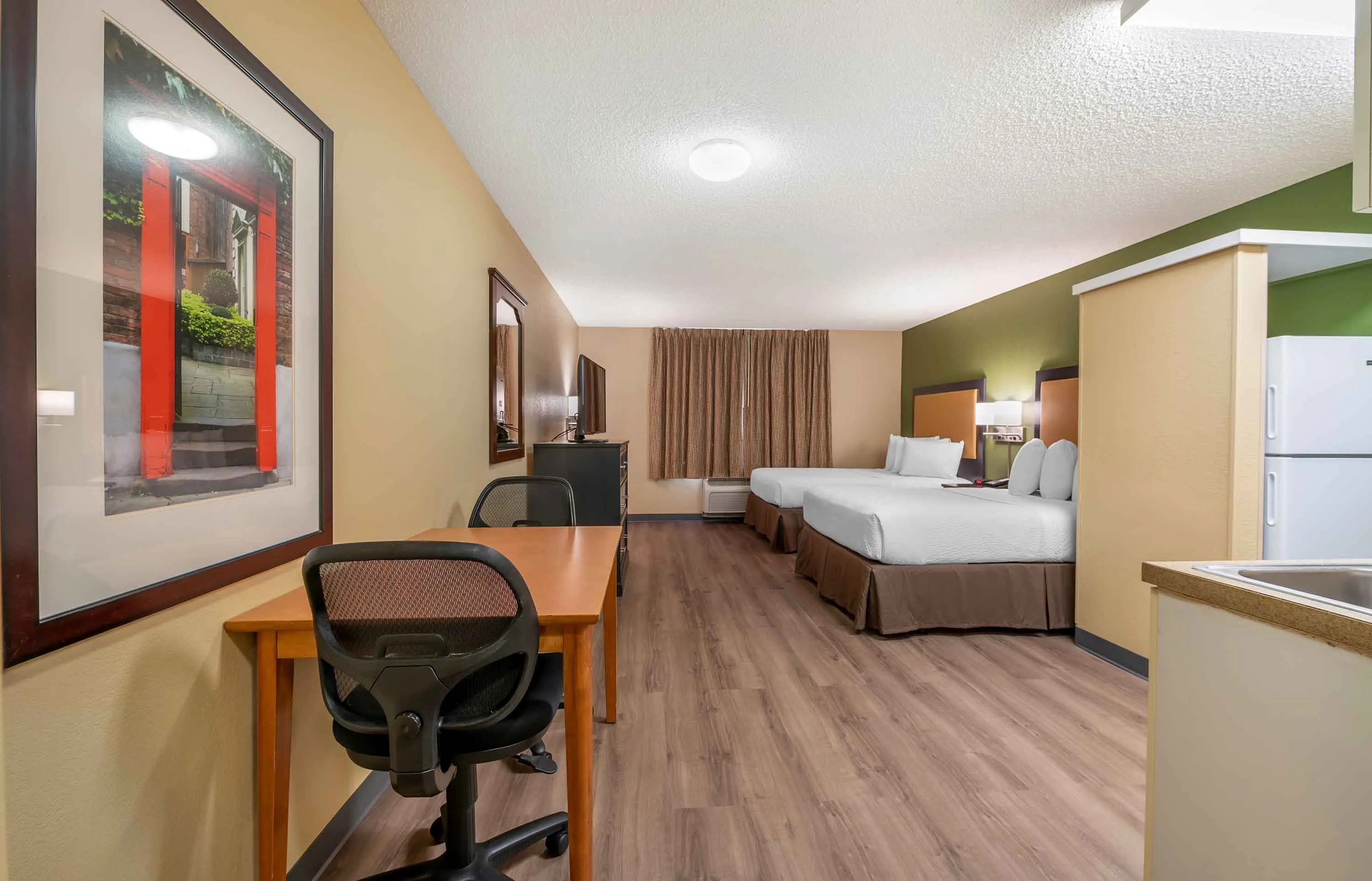 Studio Suite - 2 Full Beds