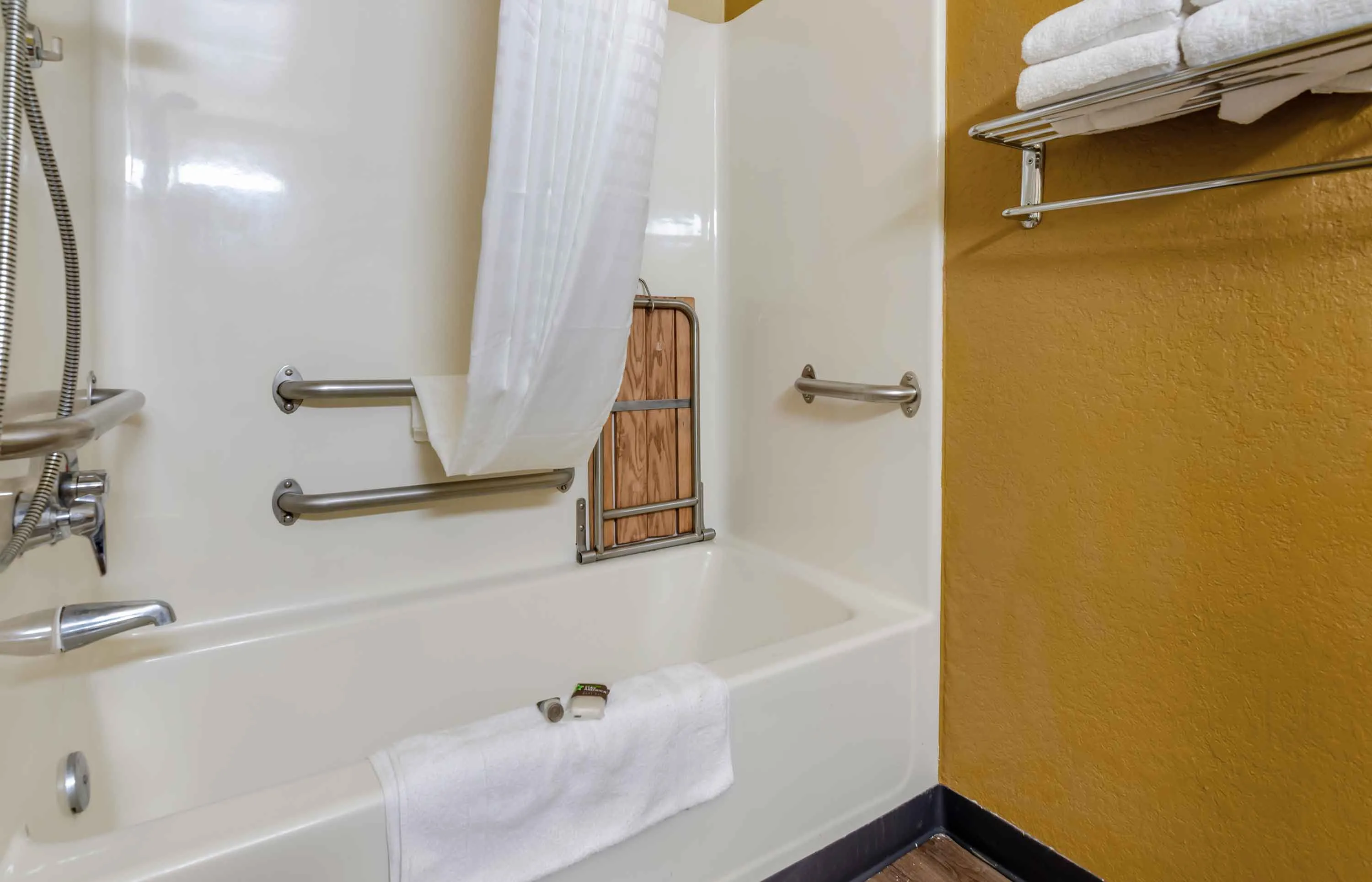 Studio Suite - 2 Full Beds
