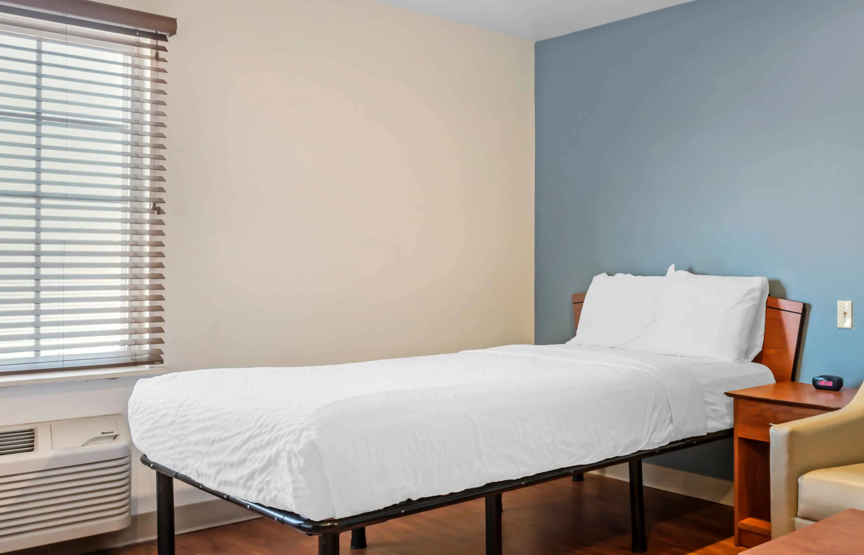 Deluxe Studio - 1 Full Bed