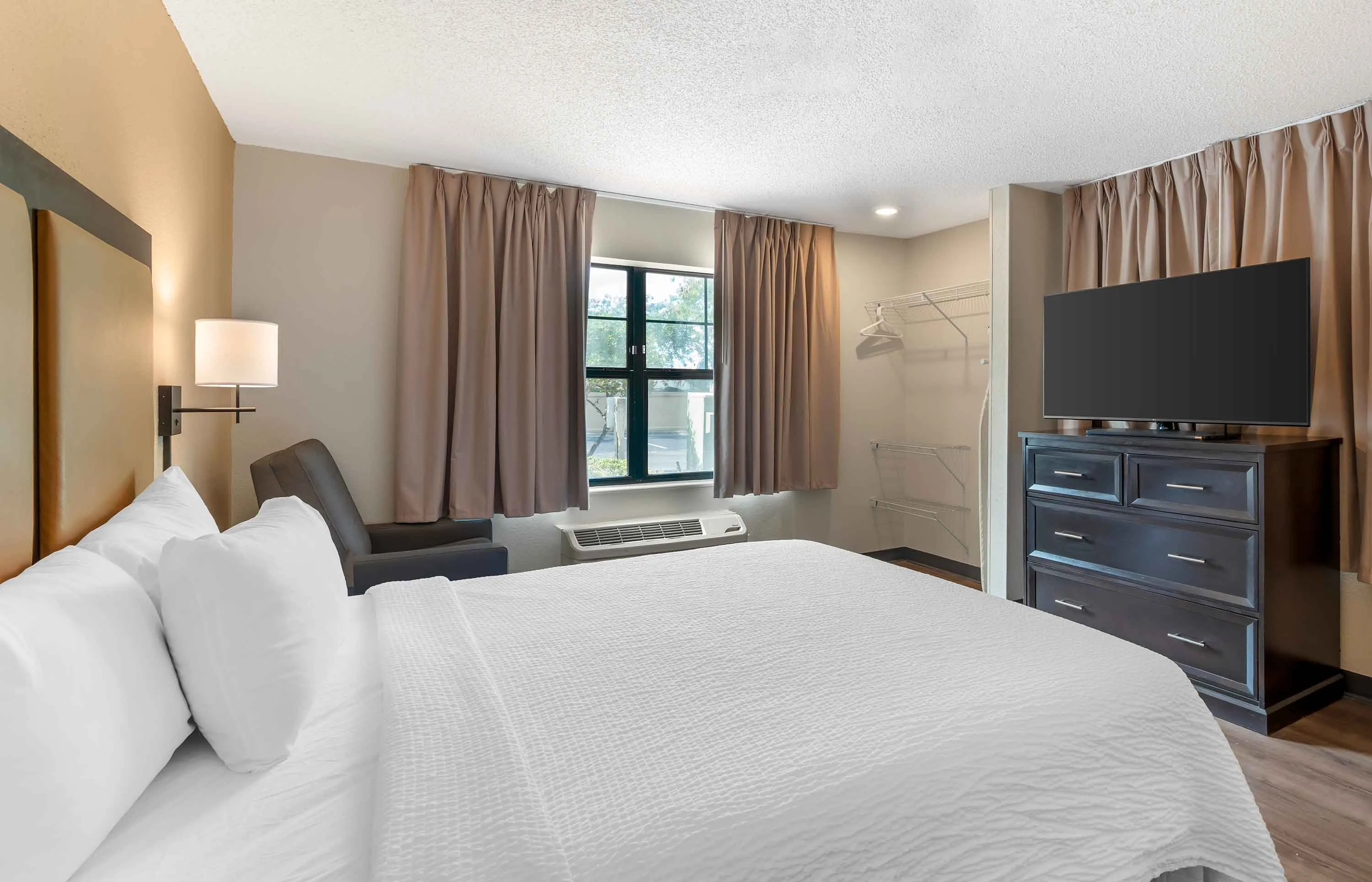 Studio Suite - 1 Queen Bed