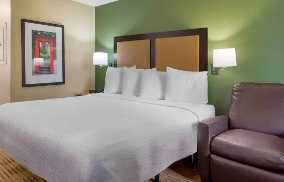 Deluxe Studio - 1 King Bed