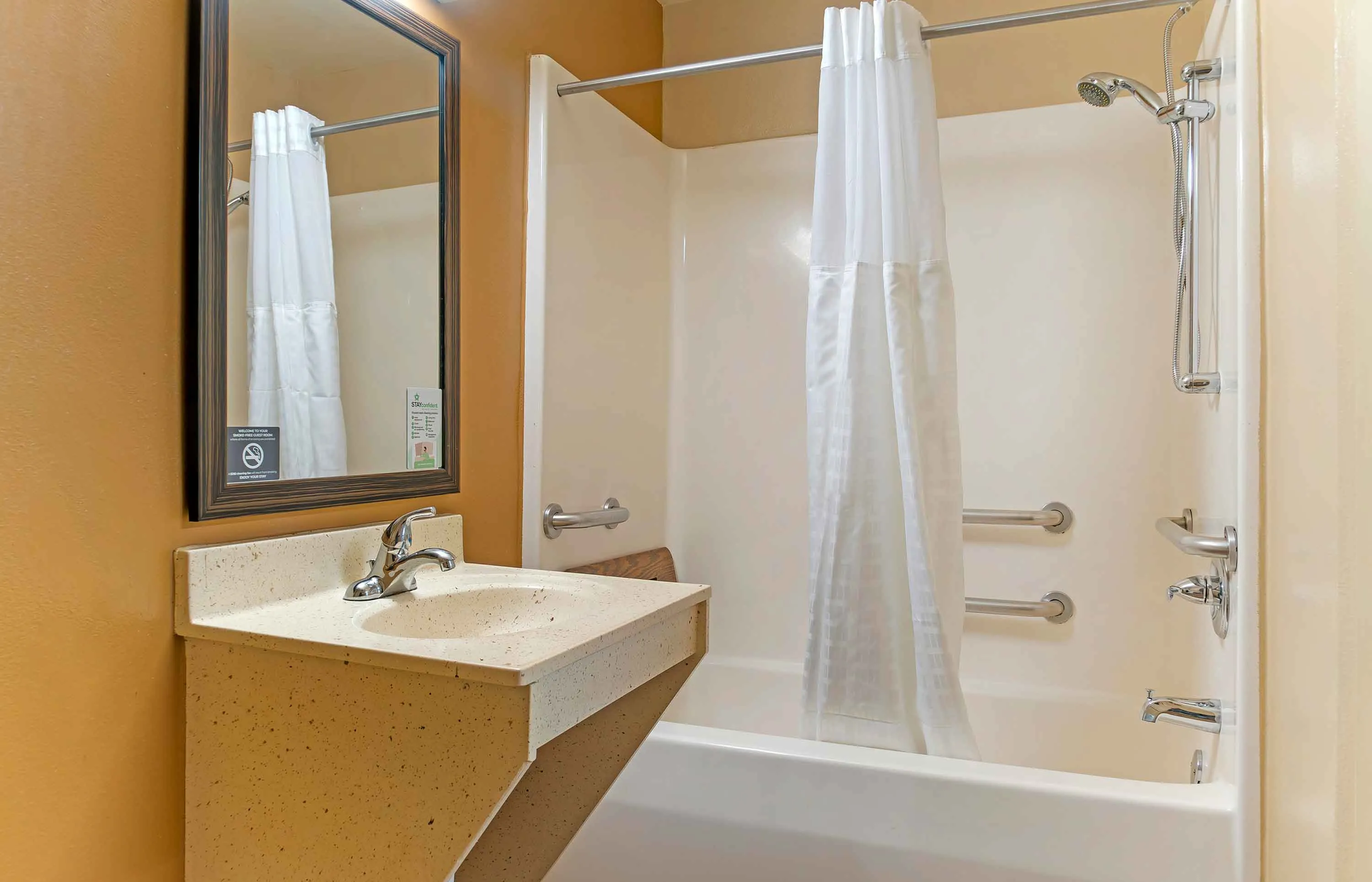 Deluxe Studio - 2 Full Beds