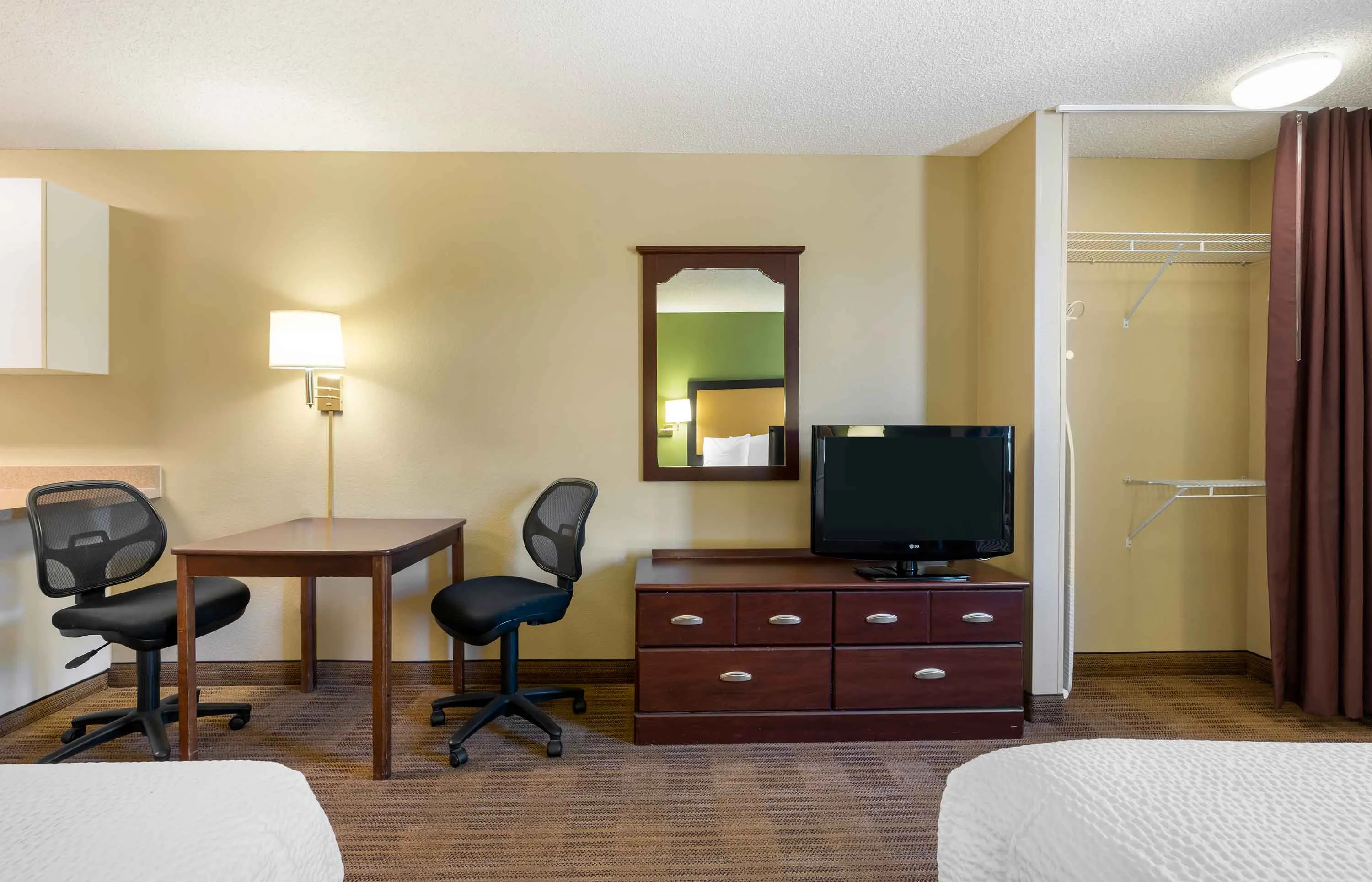 Studio Suite - 2 Full Beds