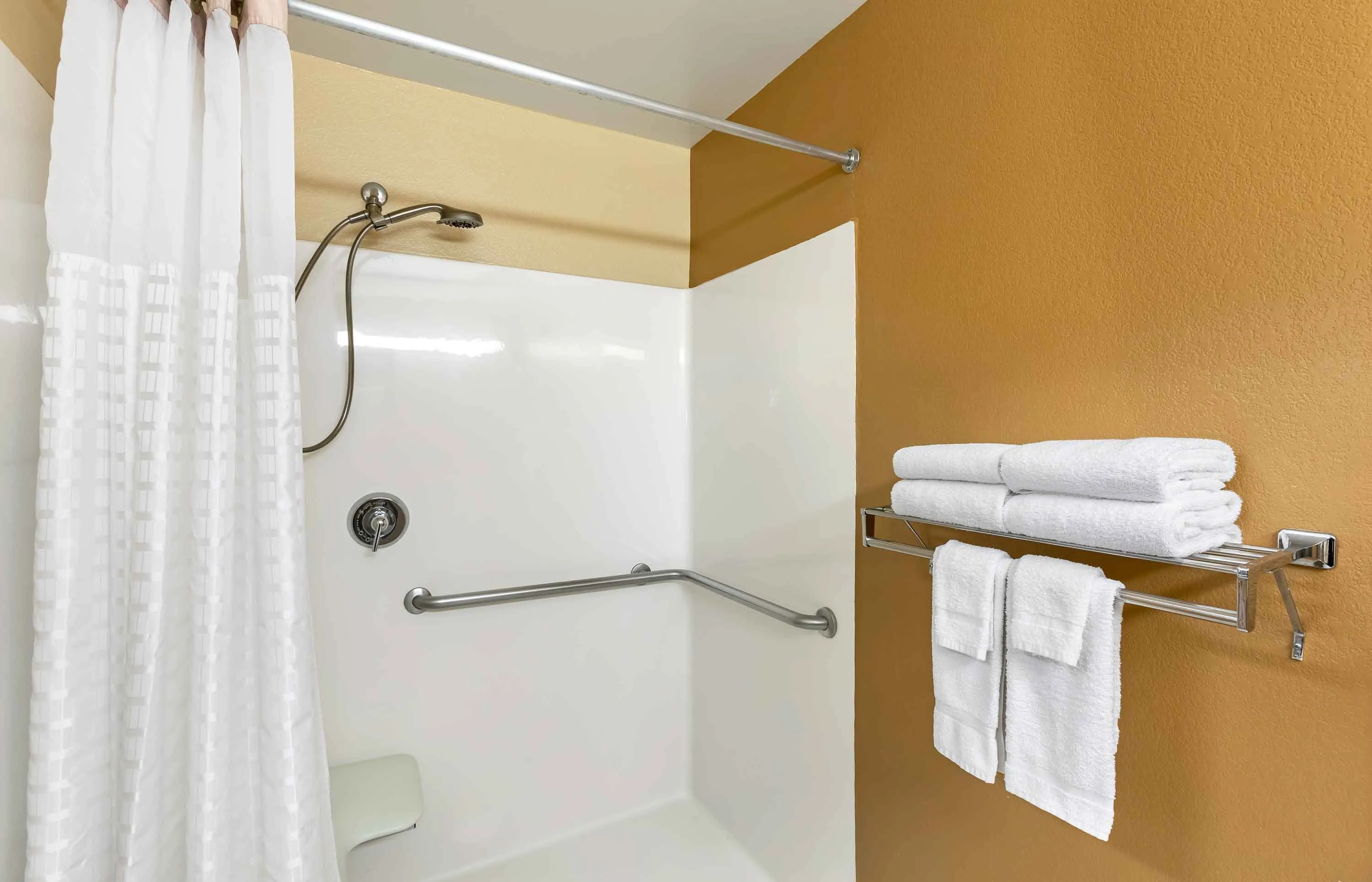 Deluxe Studio - 2 Full Beds