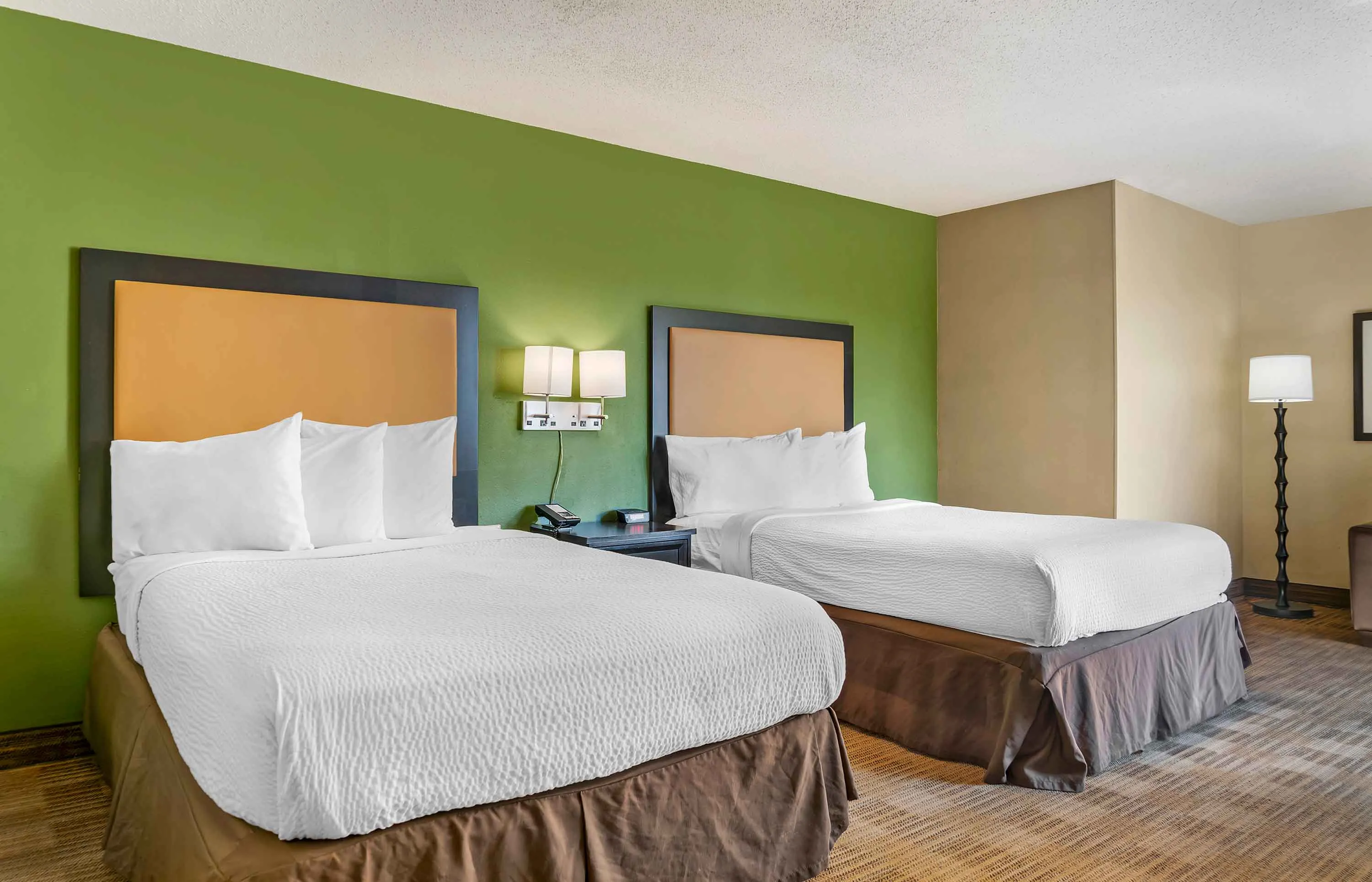 Deluxe Studio - 2 Full Beds