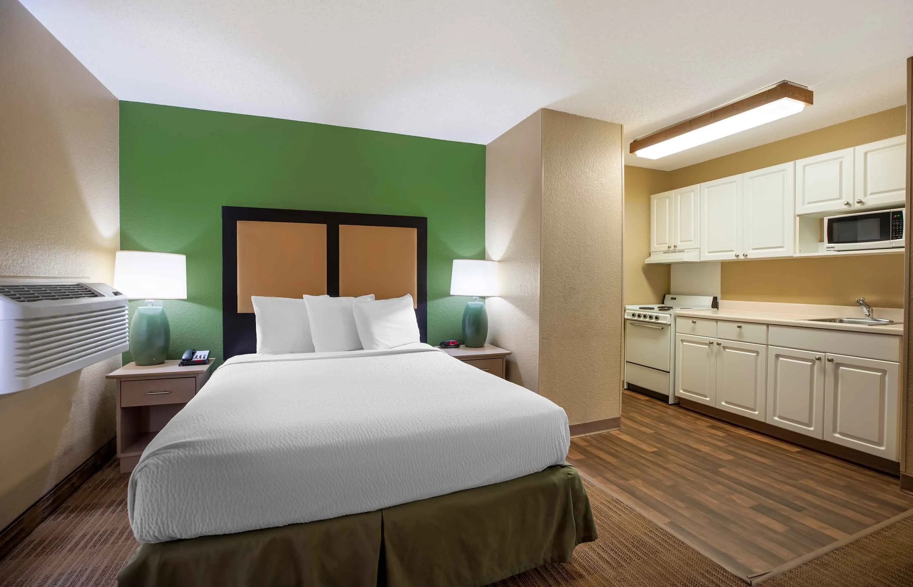 Studio Suite - 1 Queen Bed