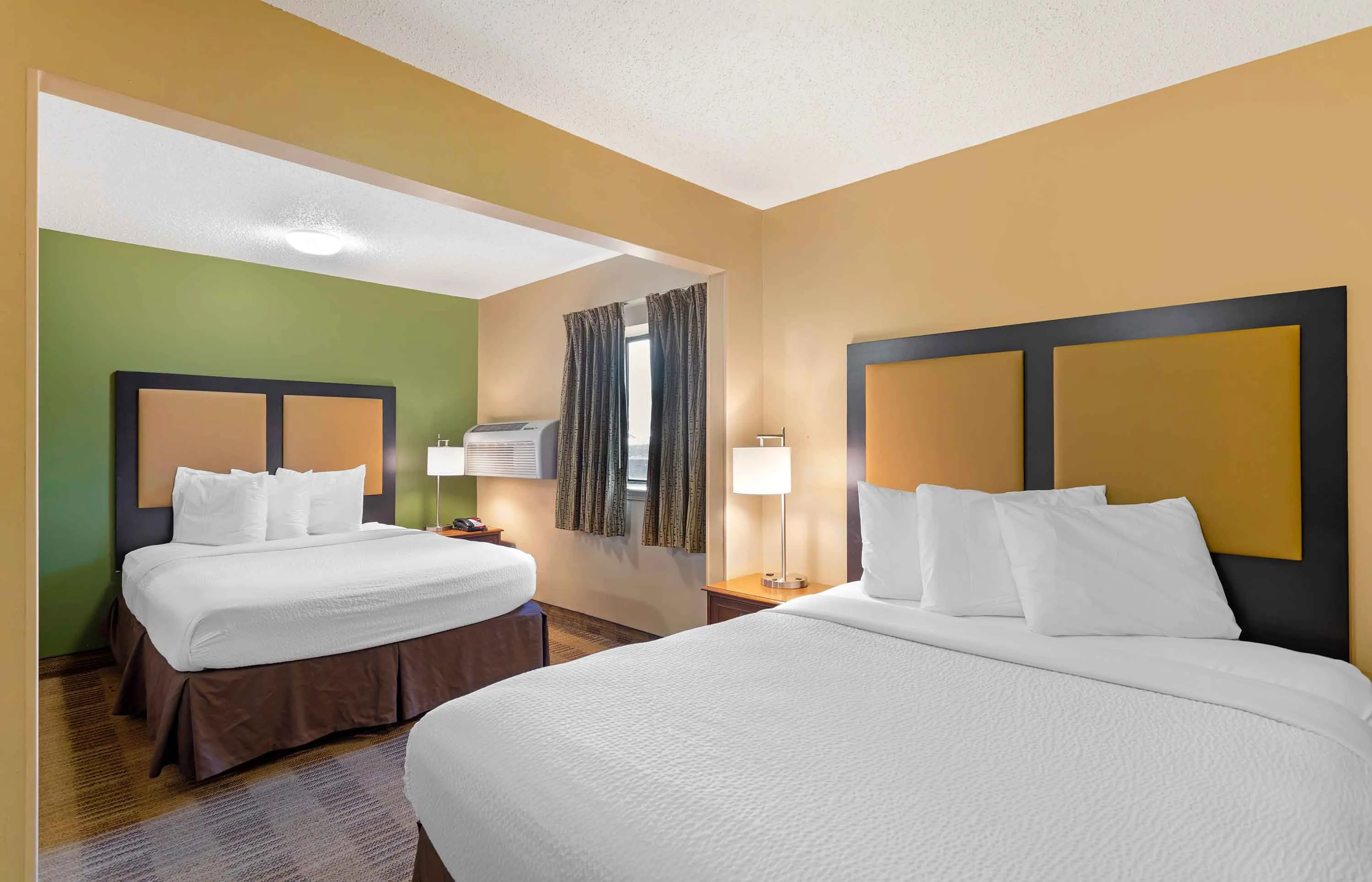 Studio Suite - 1 Queen and 1 Full Bed