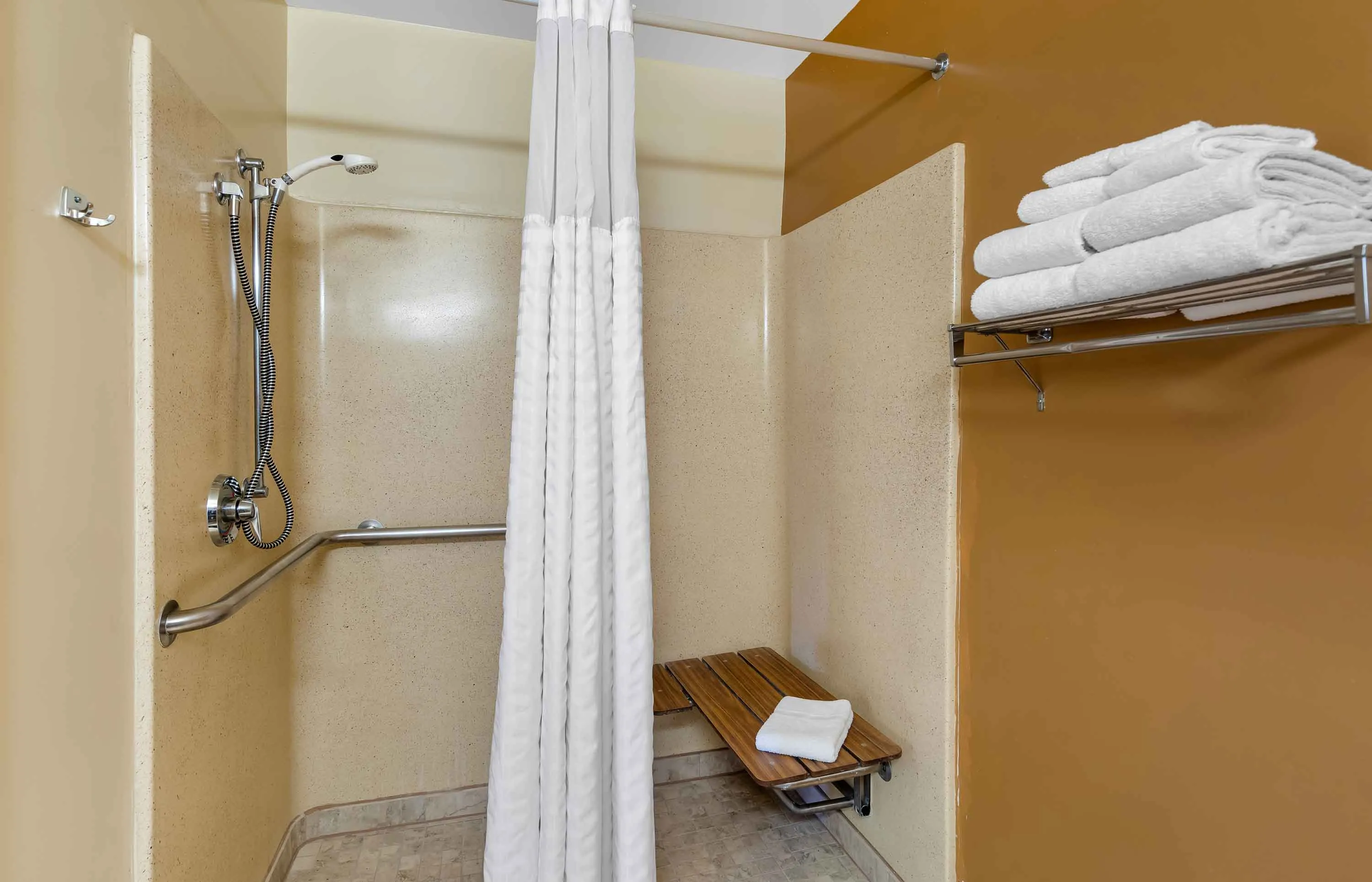 Studio Suite - 1 Queen Bed