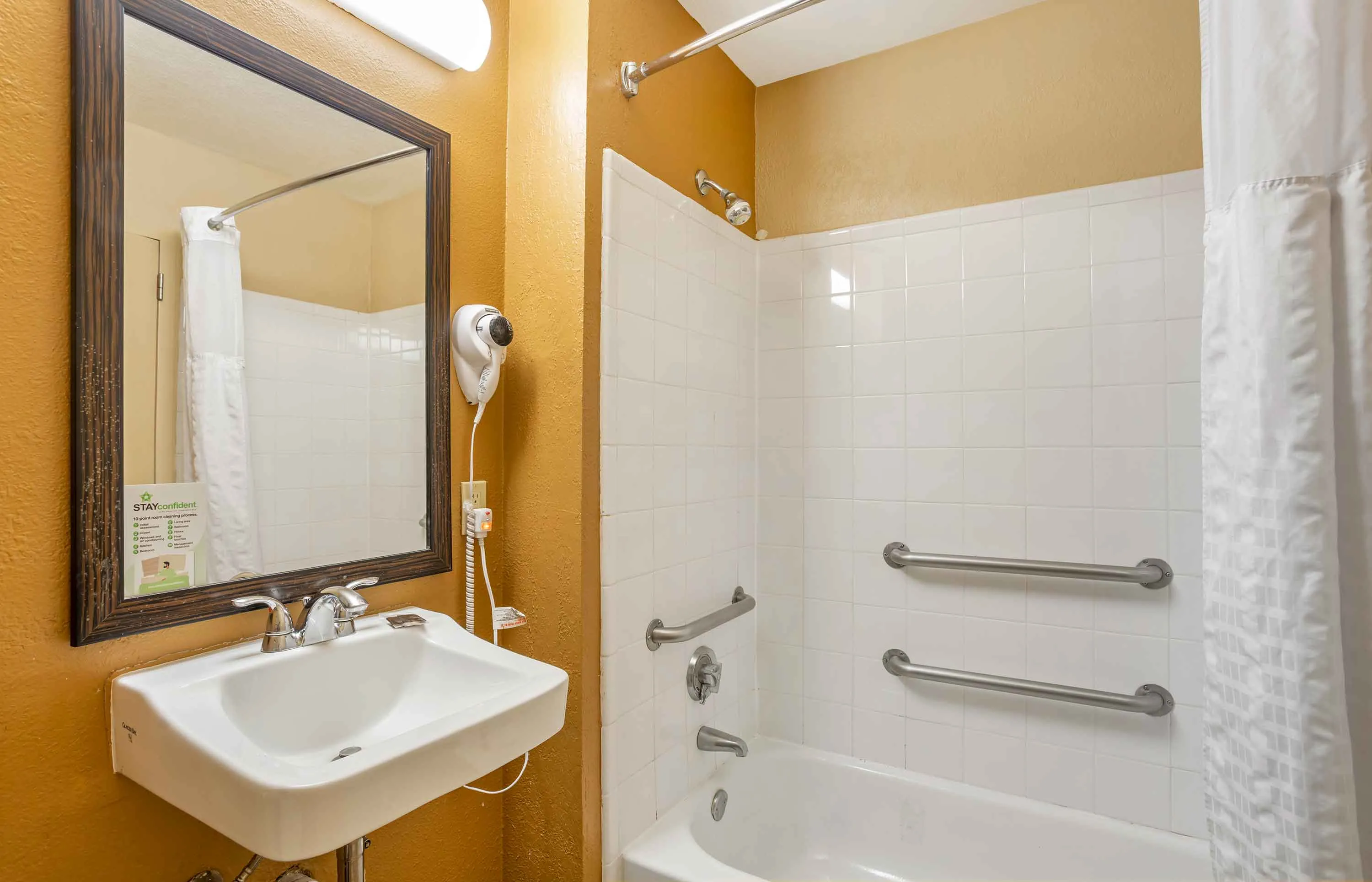Studio Suite - 2 Full Beds