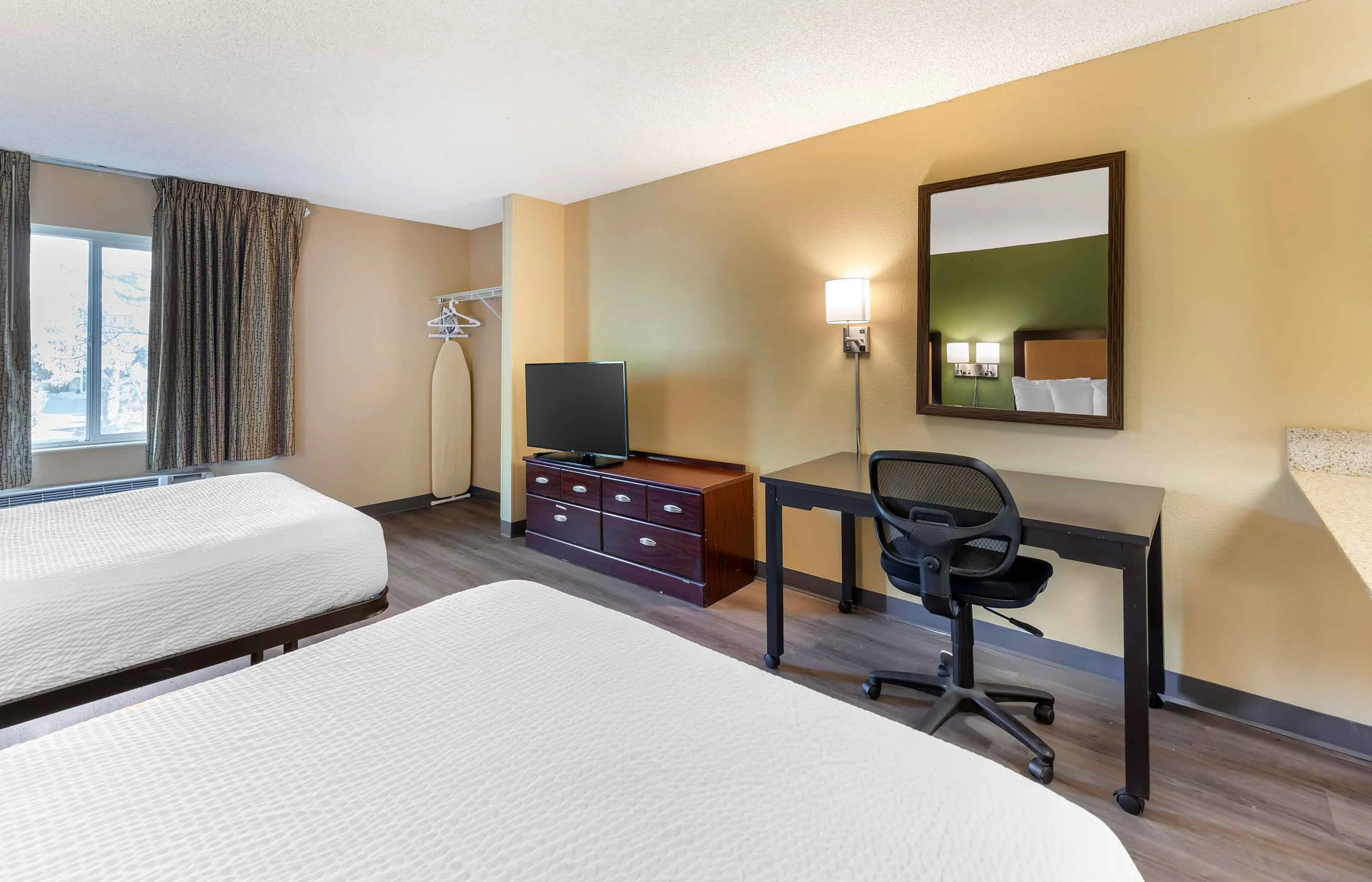 Studio Suite - 2 Full Beds