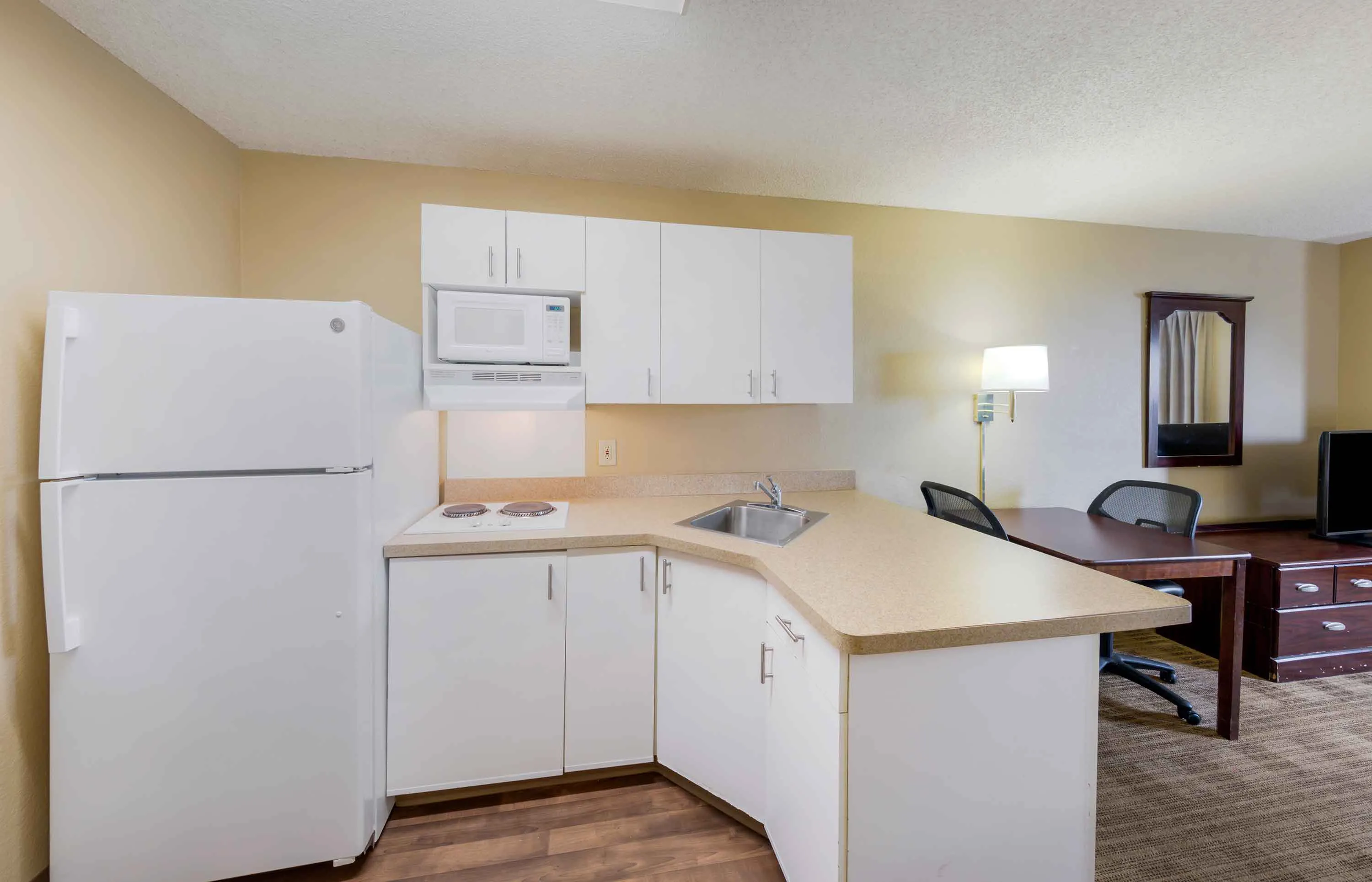 1 Bedroom Suite - 1 King Bed
