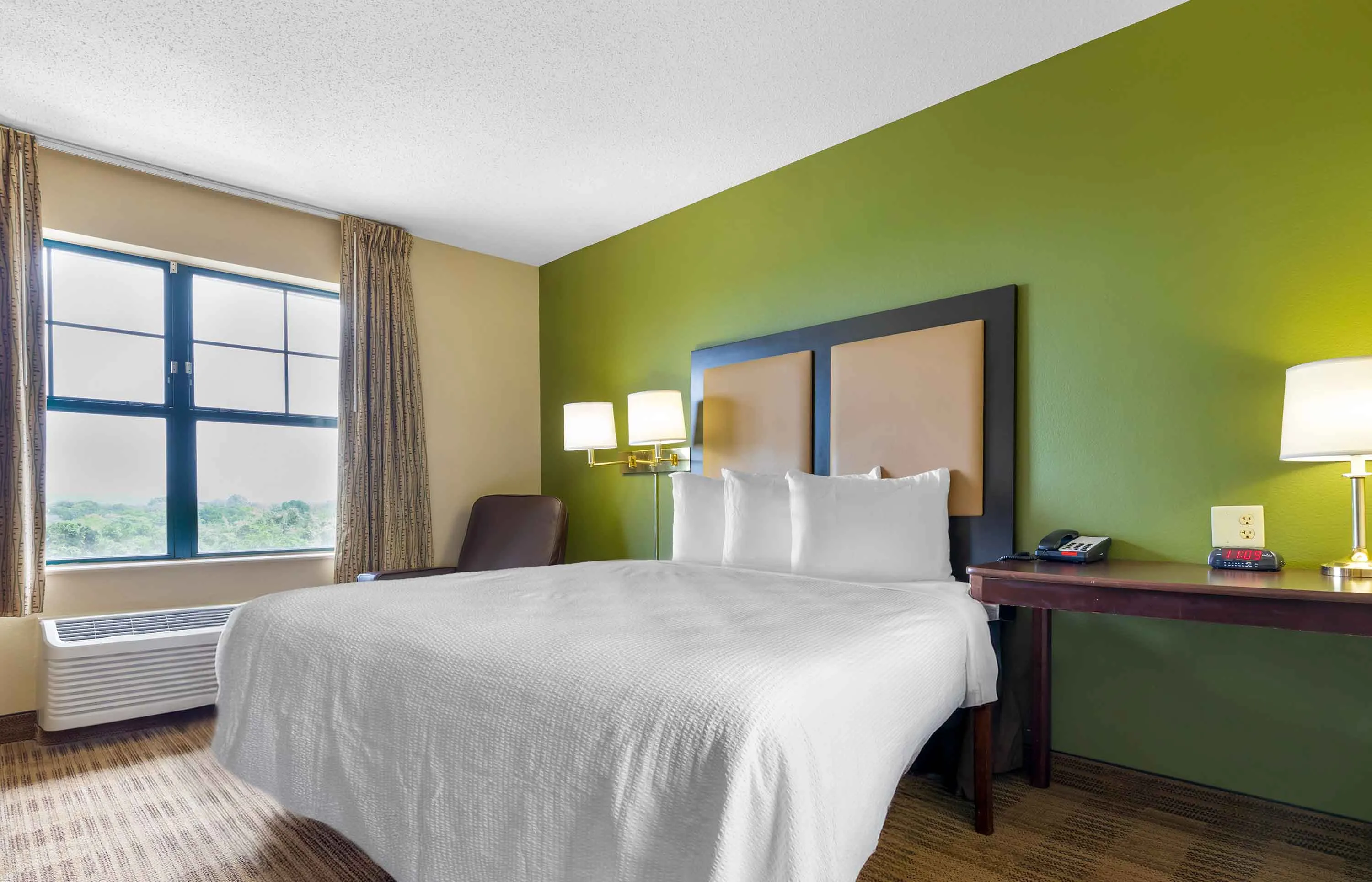 2 Bedroom Suite - 1 King and 1 Queen Bed