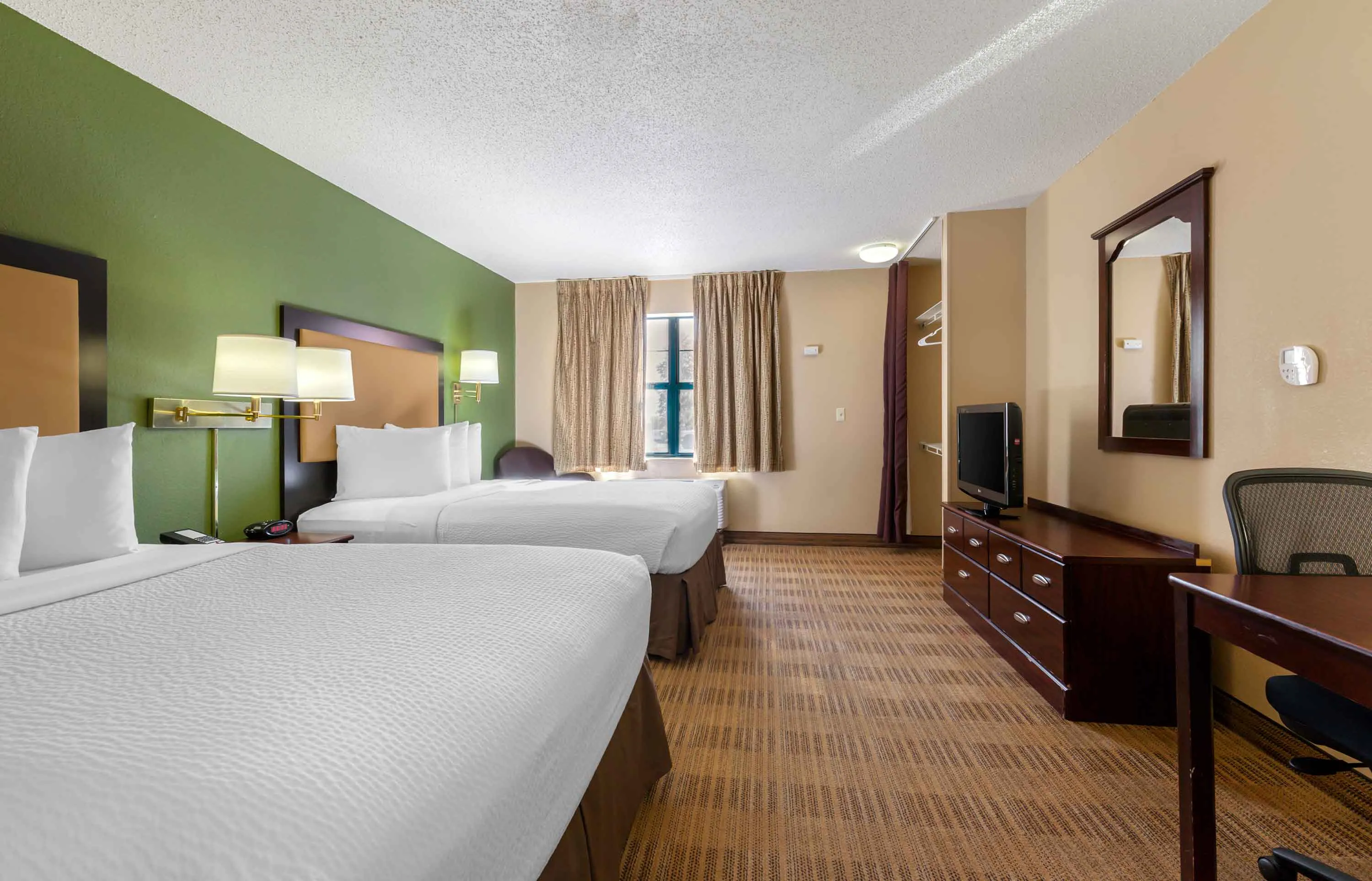 Studio Suite - 2 Full Beds