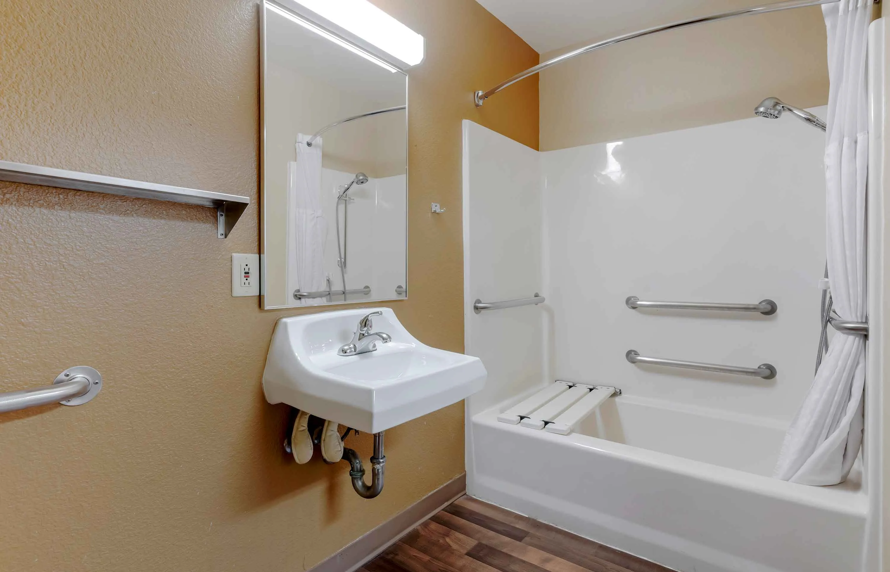 Studio Suite - 2 Full Beds