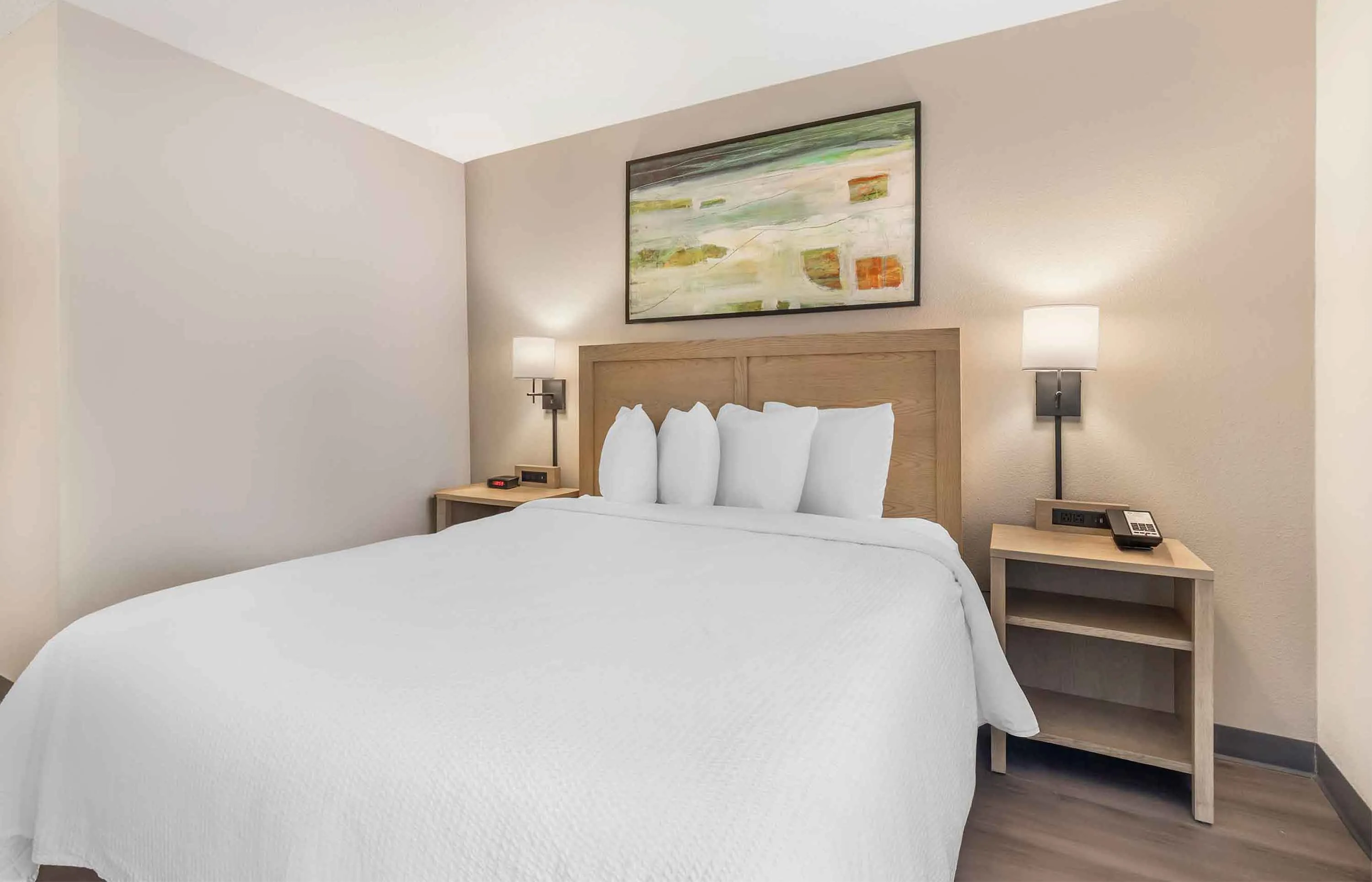 Deluxe Studio - 1 Queen Bed