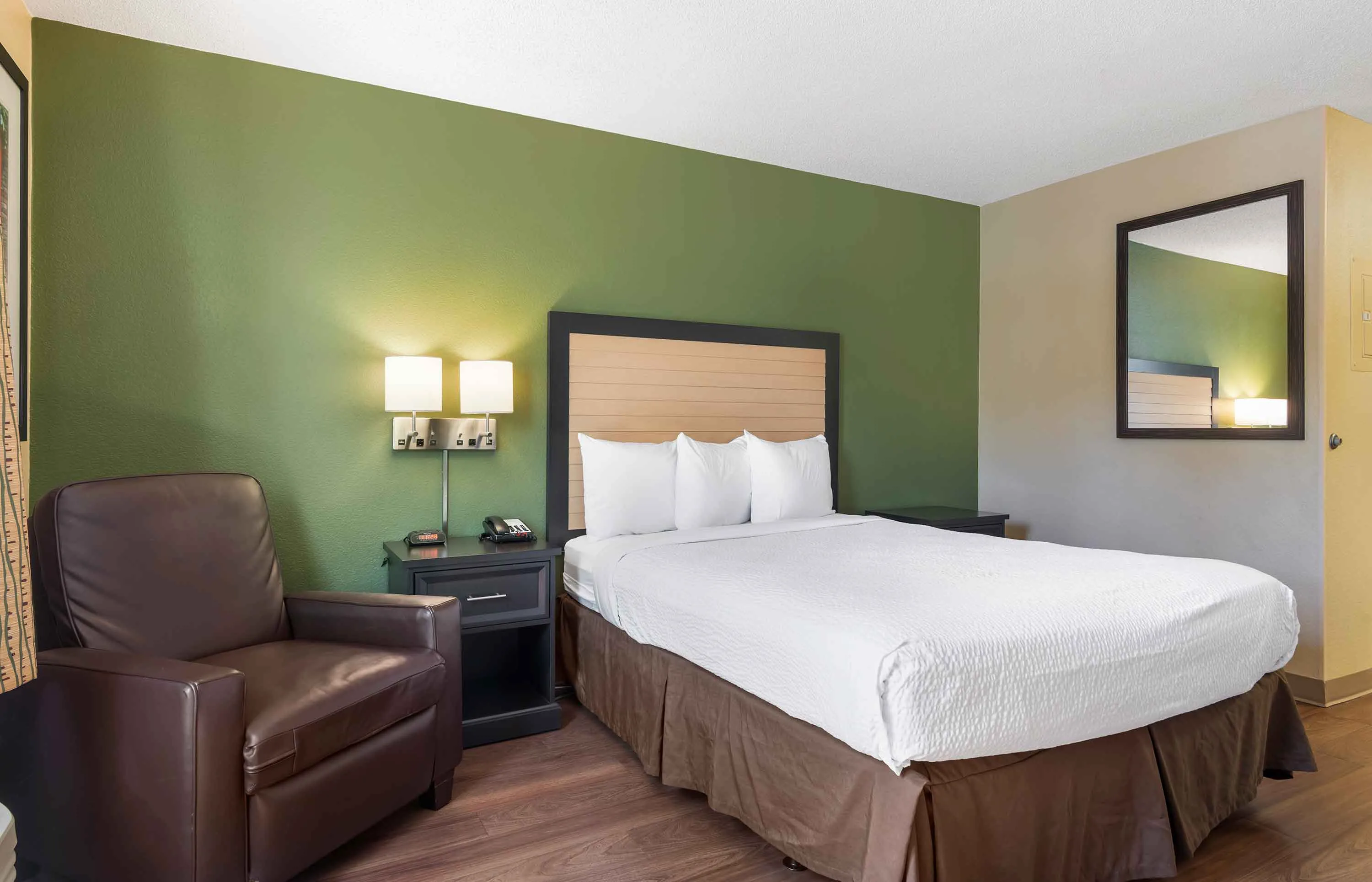 Studio Suite - 1 Queen Bed