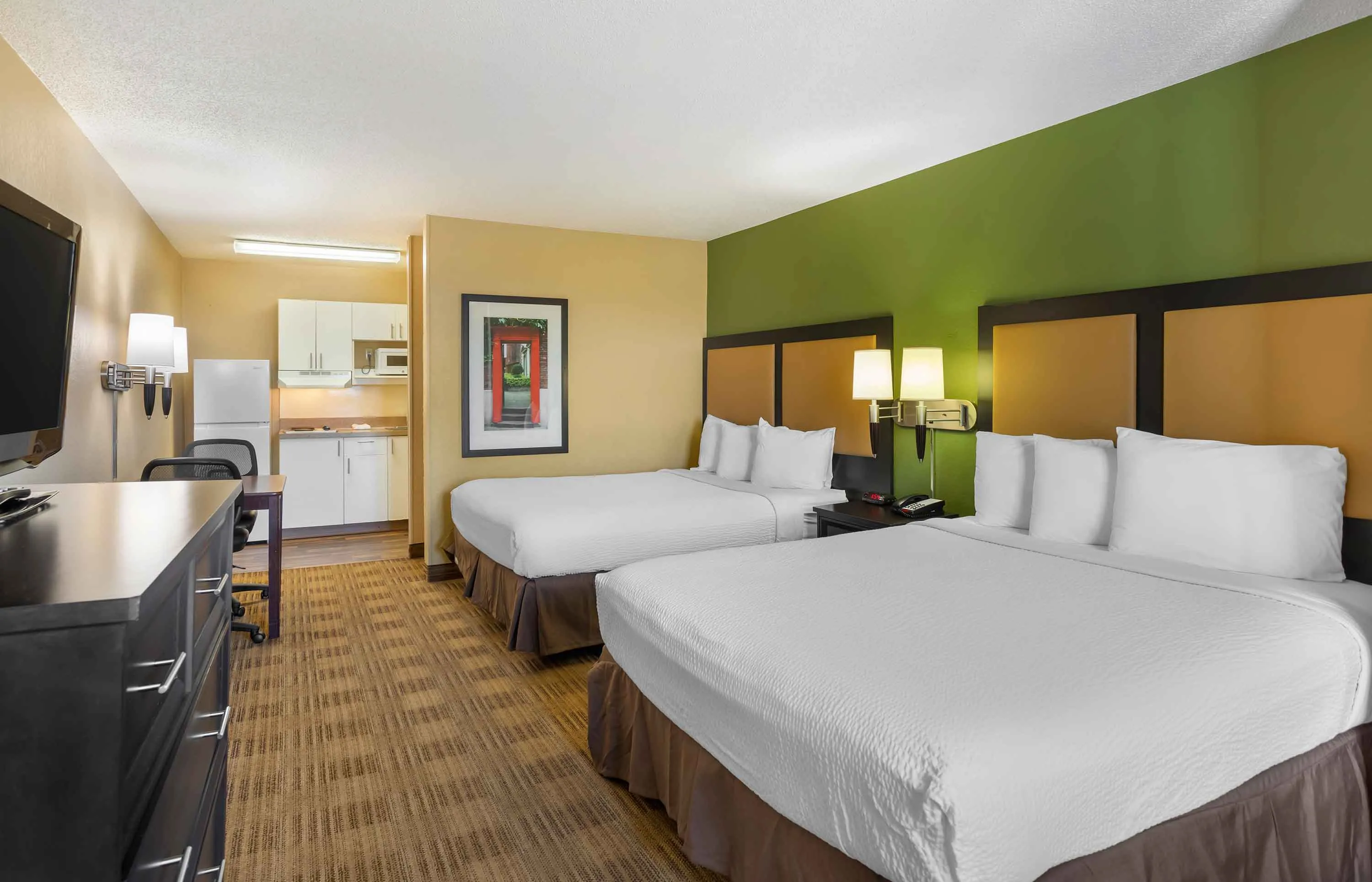 Studio Suite - 2 Full Beds
