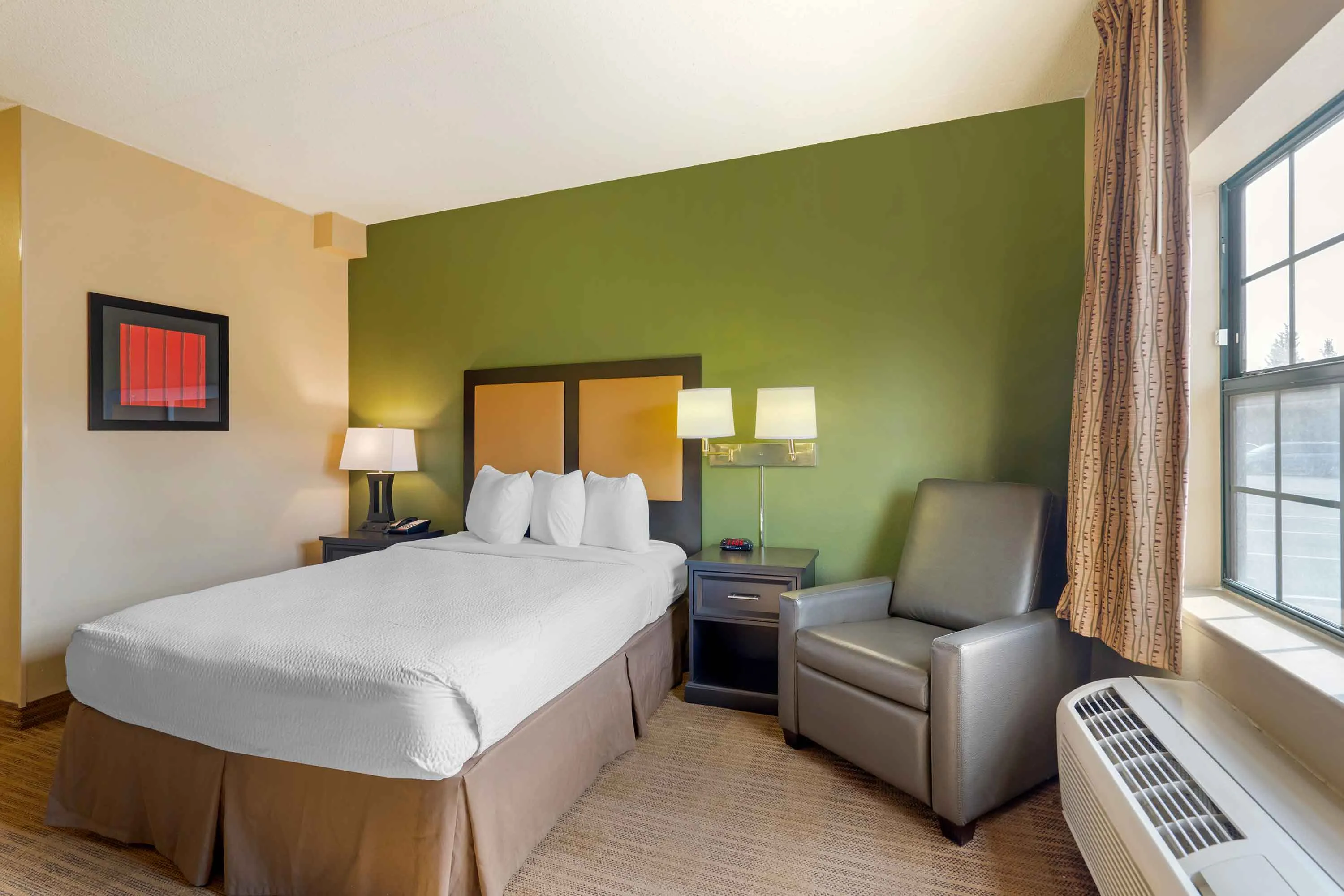 Studio Suite - 1 Queen Bed