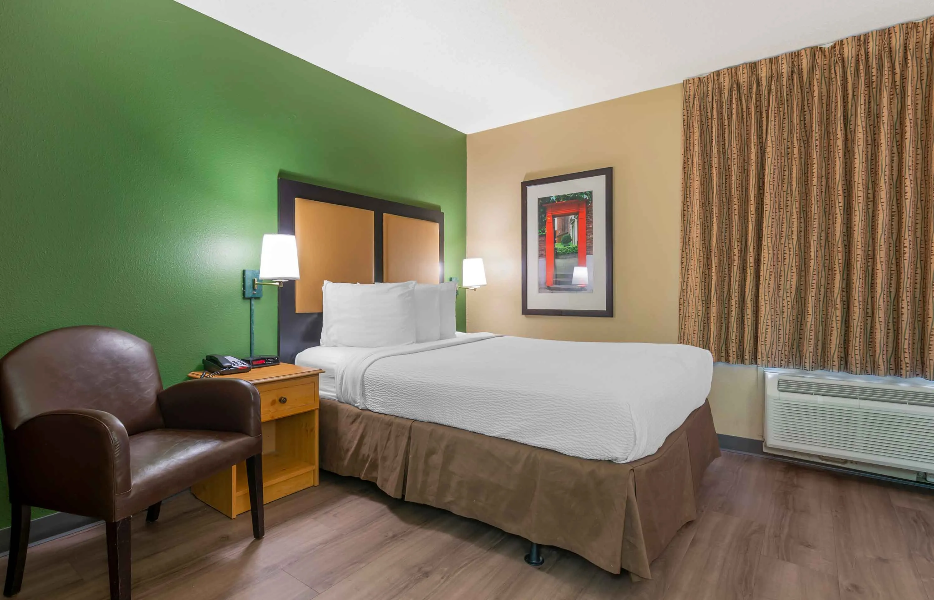 Studio Suite - 1 Queen Bed