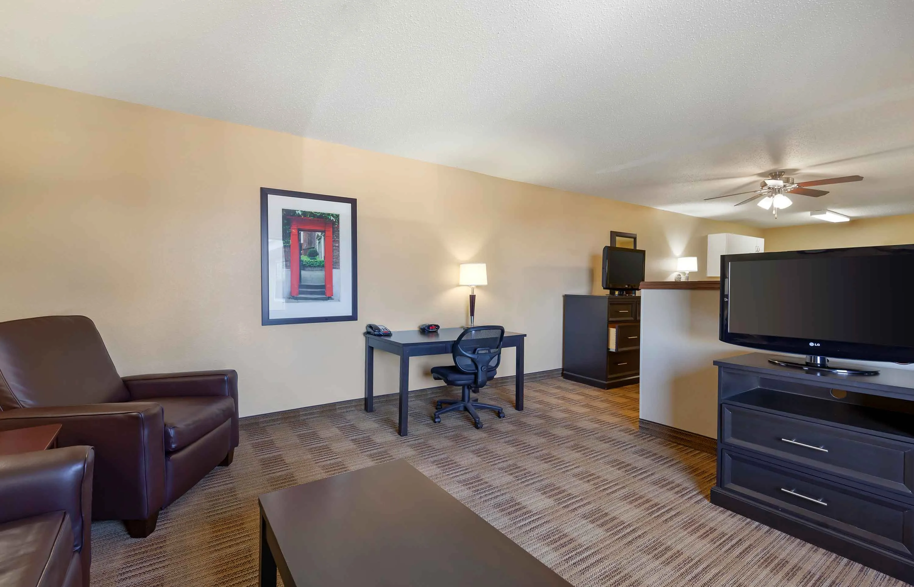 1 Bedroom Suite - 1 King Bed