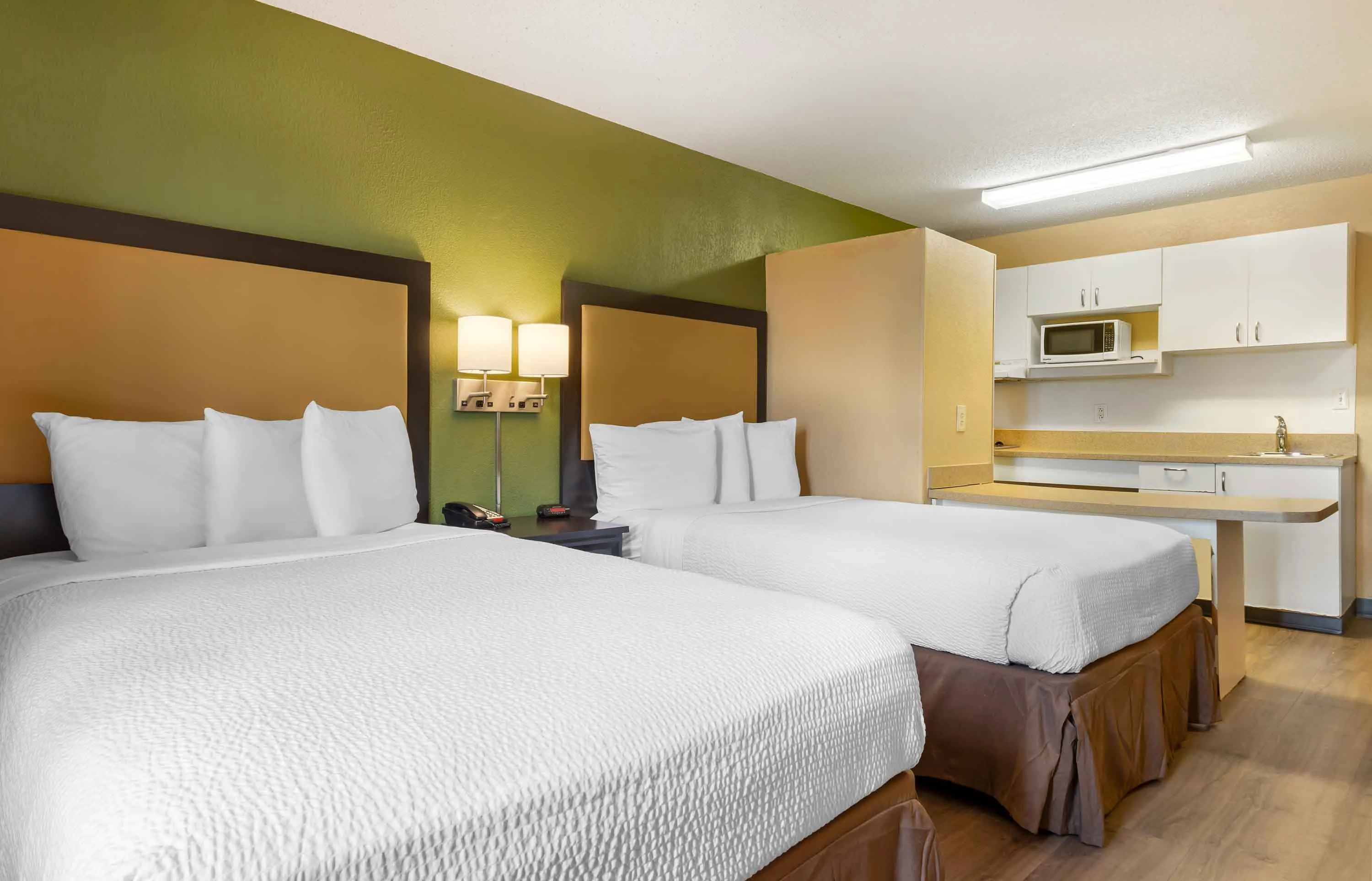Studio Suite - 2 Full Beds