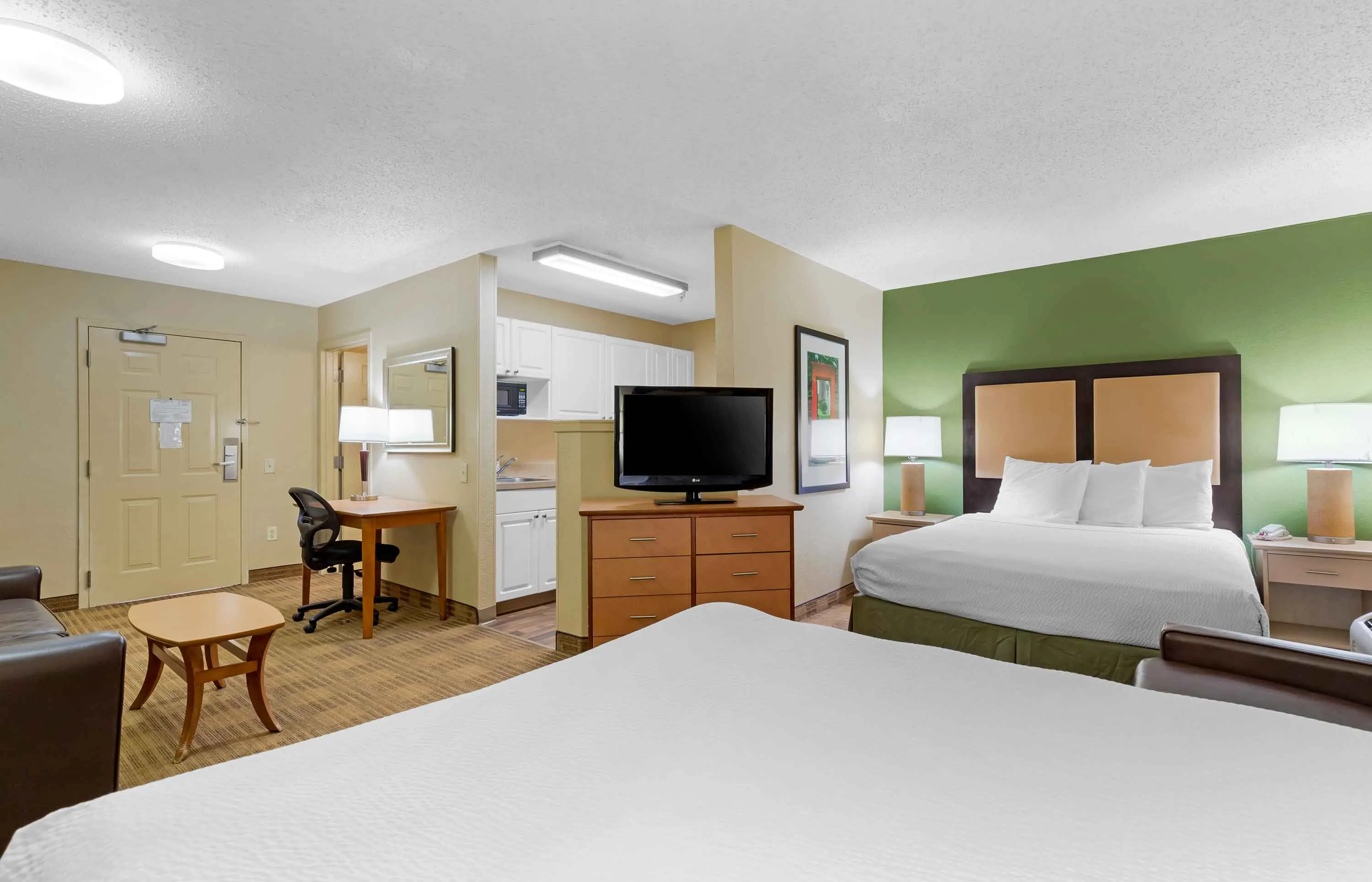 Deluxe Studio - 2 Queen Beds