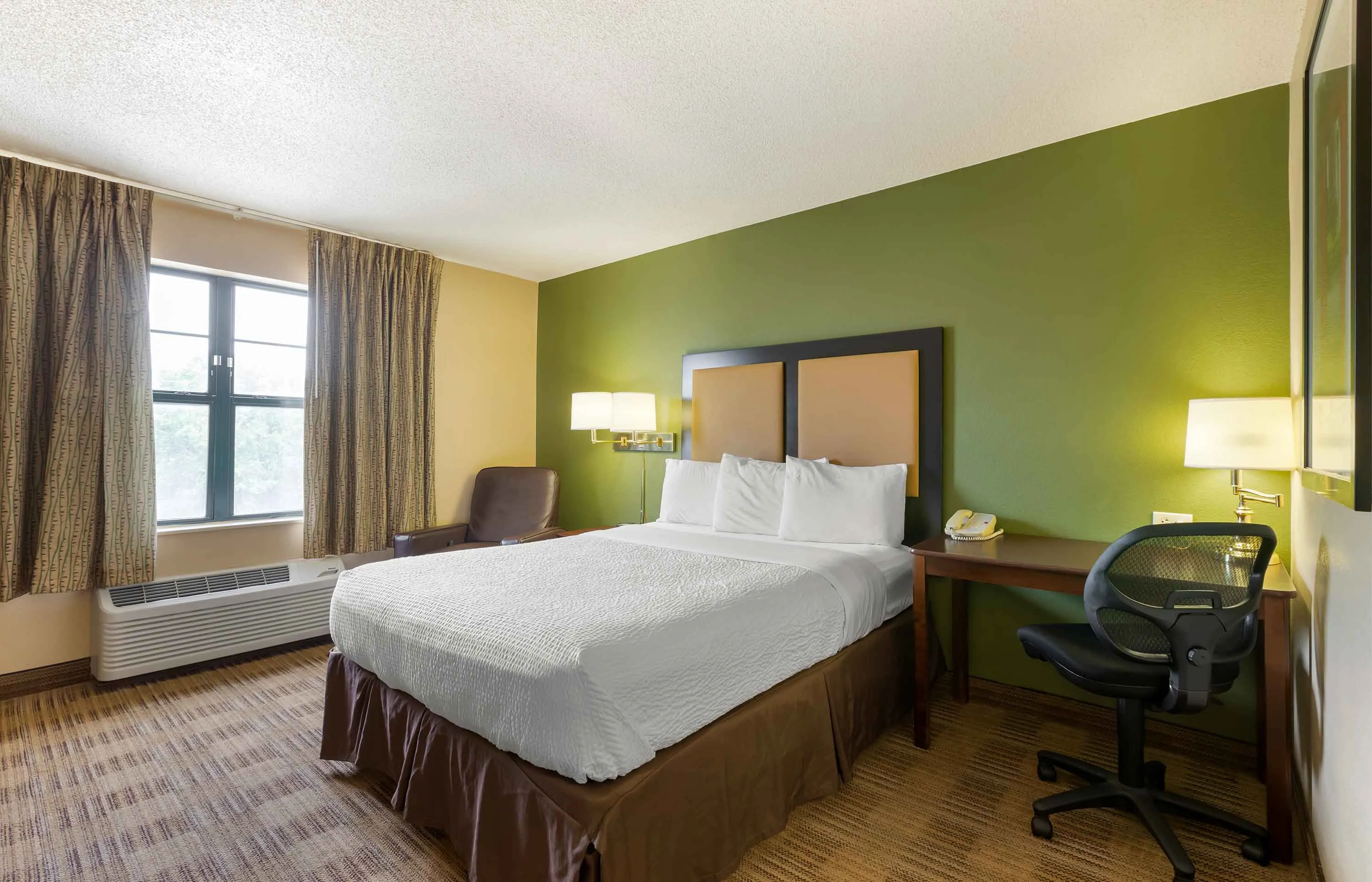 Studio Suite - 1 Queen Bed