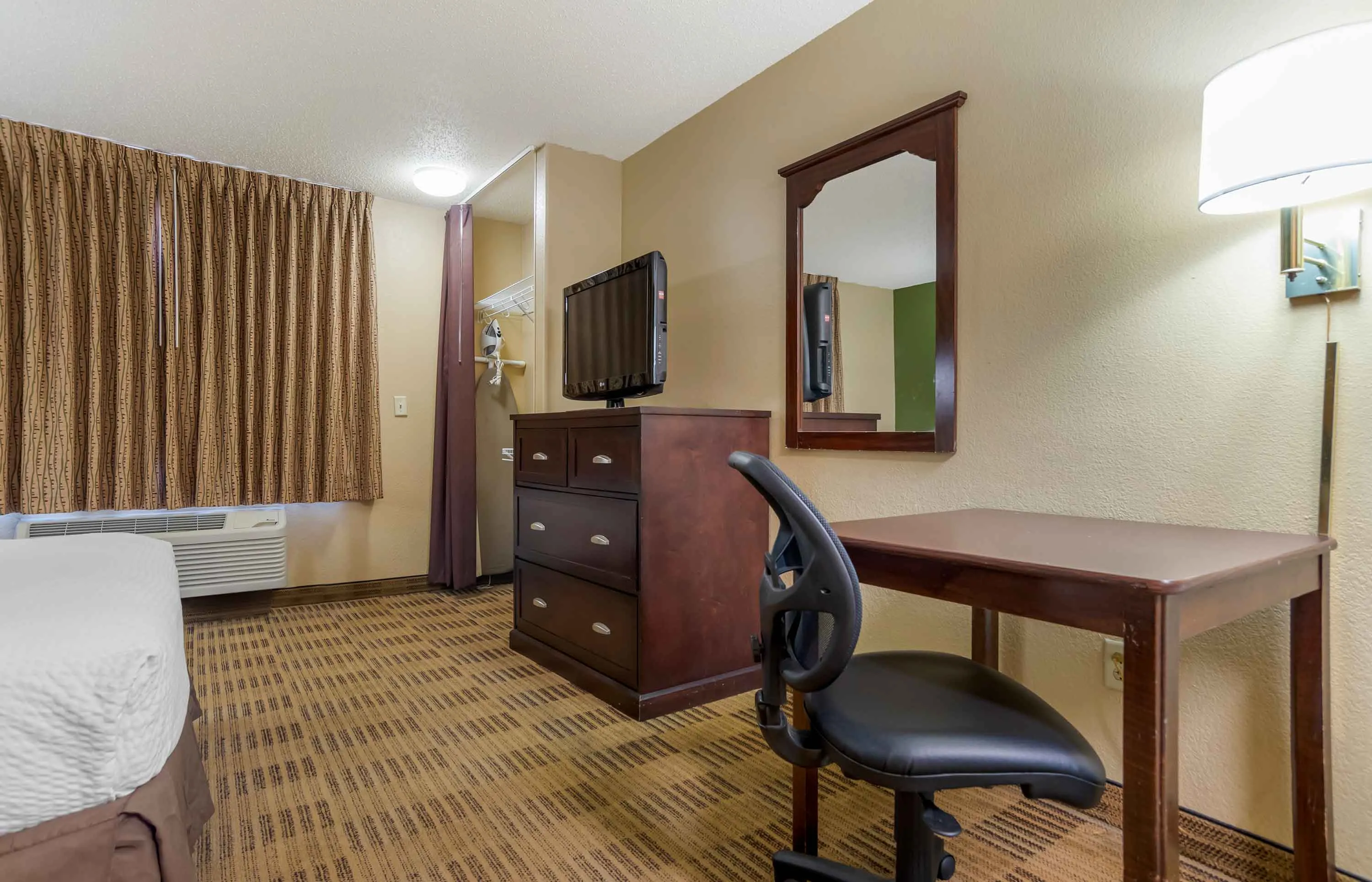 Studio Suite - 1 Queen Bed