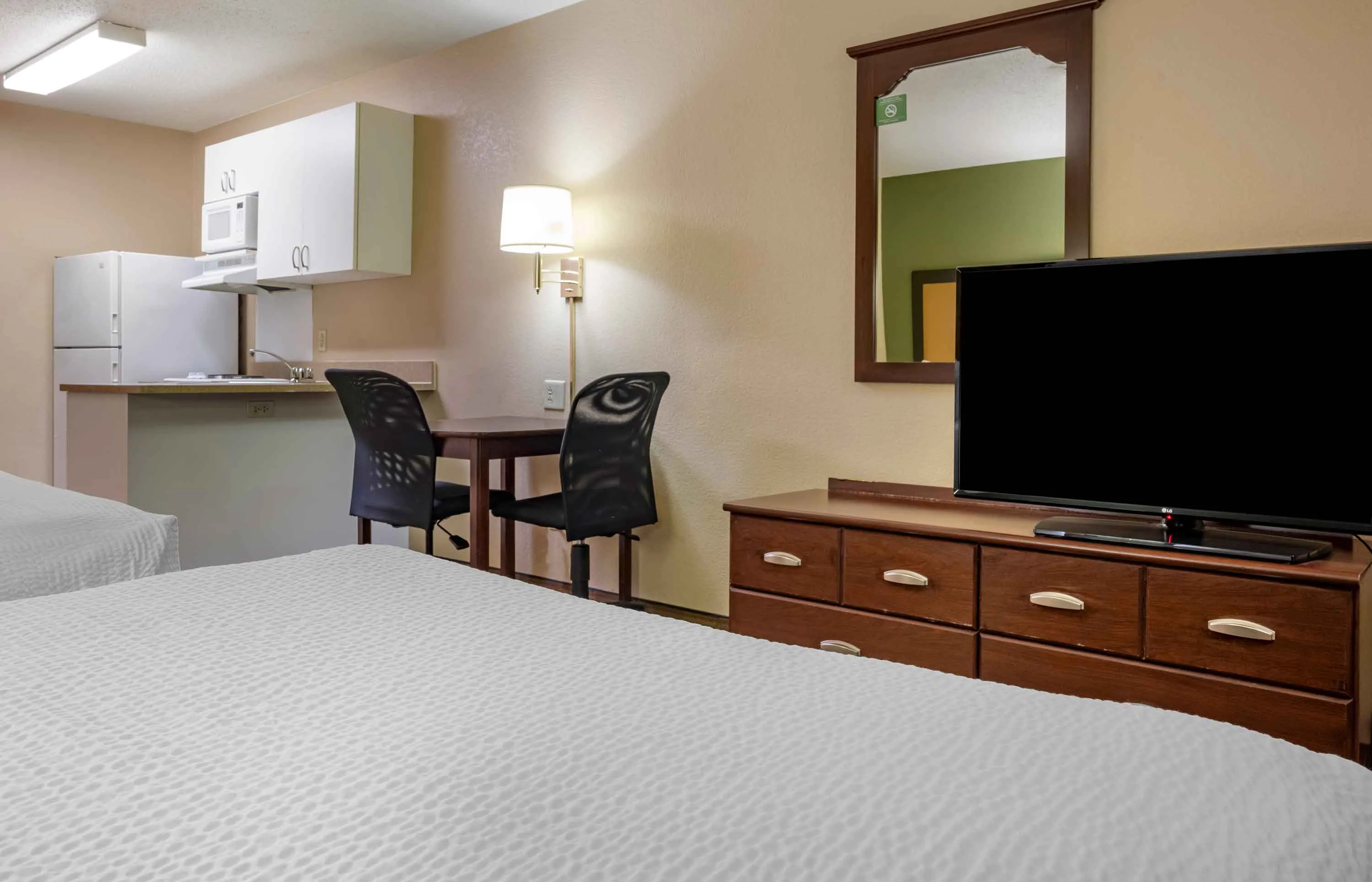 Studio Suite - 2 Full Beds