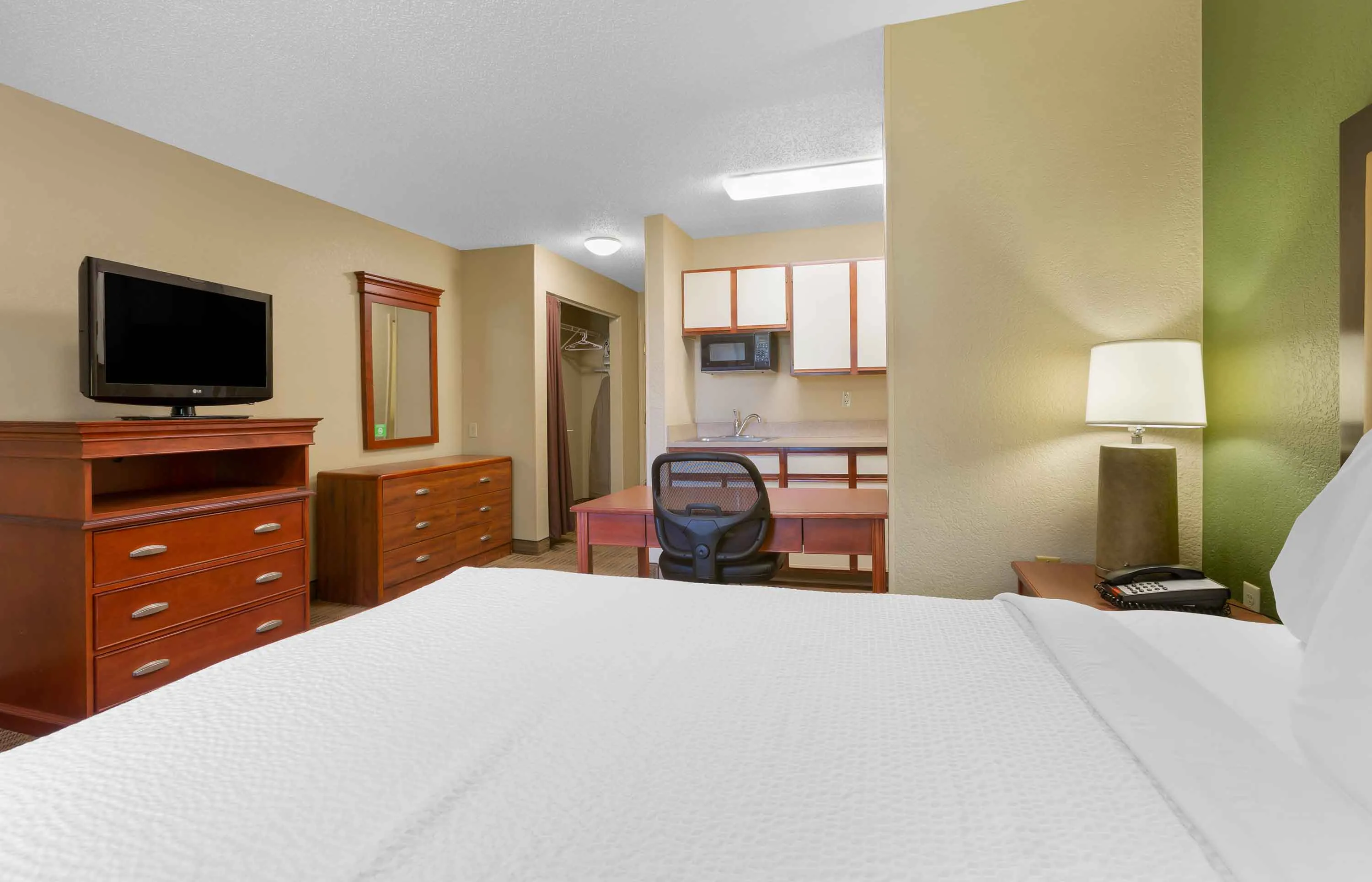 Studio Suite - 1 Queen Bed