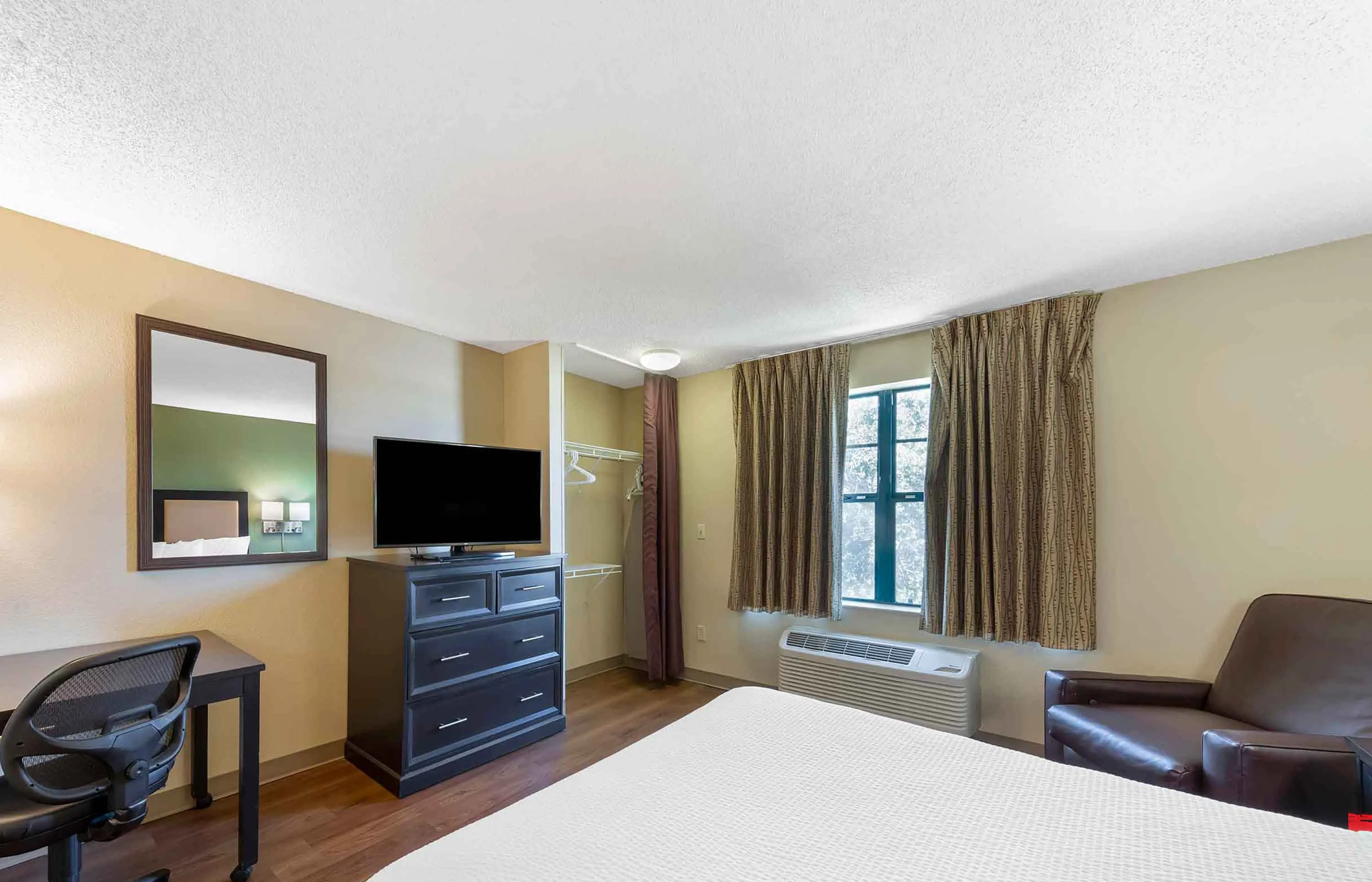 Deluxe Studio - 2 Full Beds