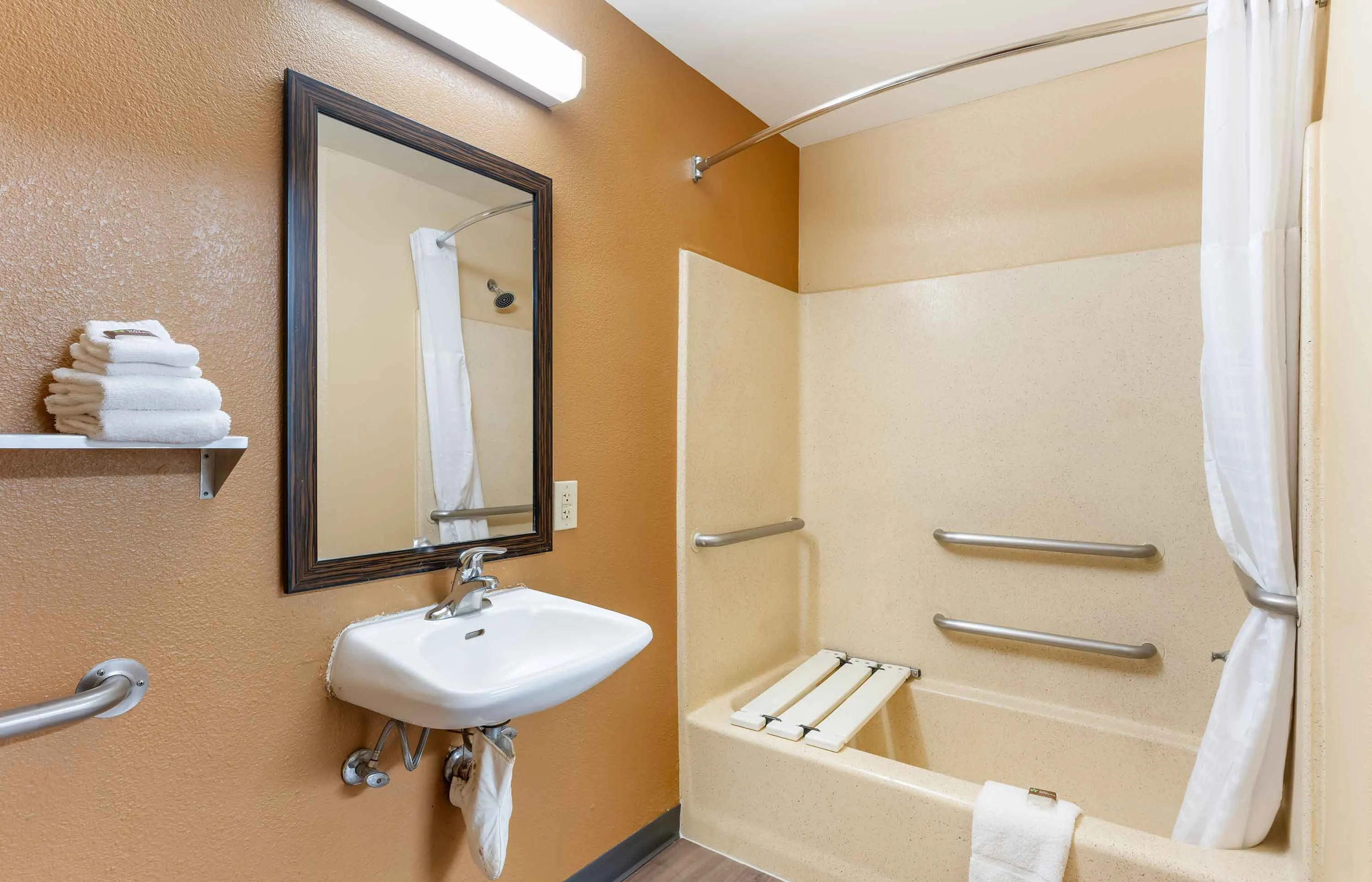 Deluxe Studio - 2 Full Beds