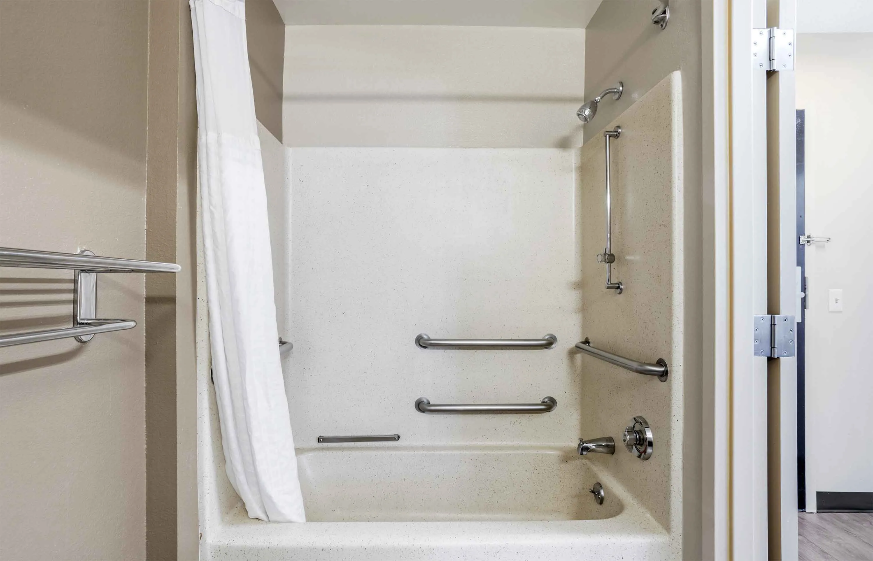 Premium 2 Bedroom Suite - 2 Queen, 1 King Bed