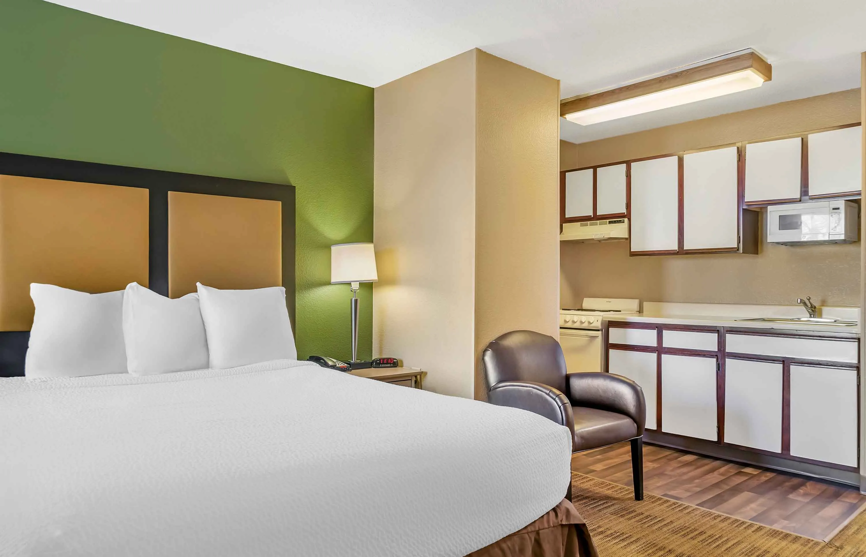 Studio Suite - 1 Queen Bed