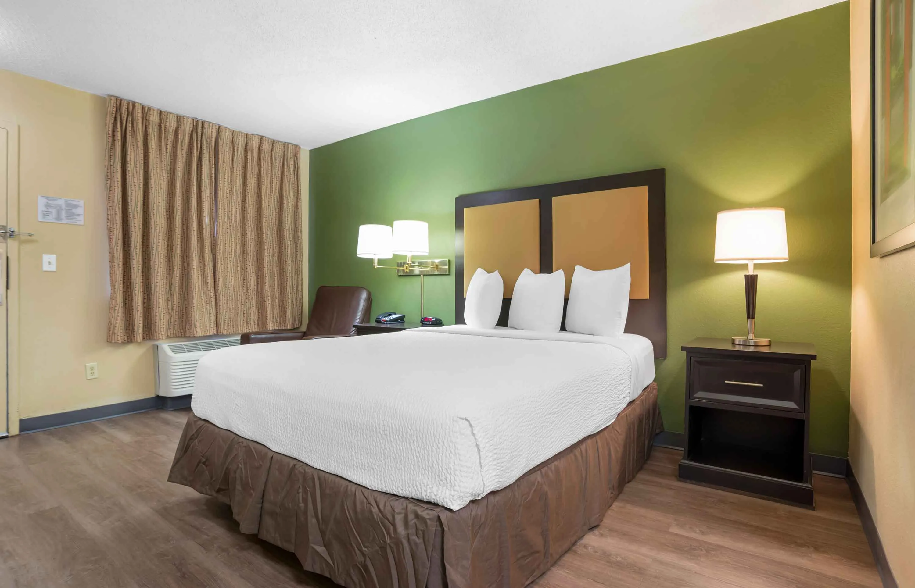 Studio Suite - 1 Queen Bed