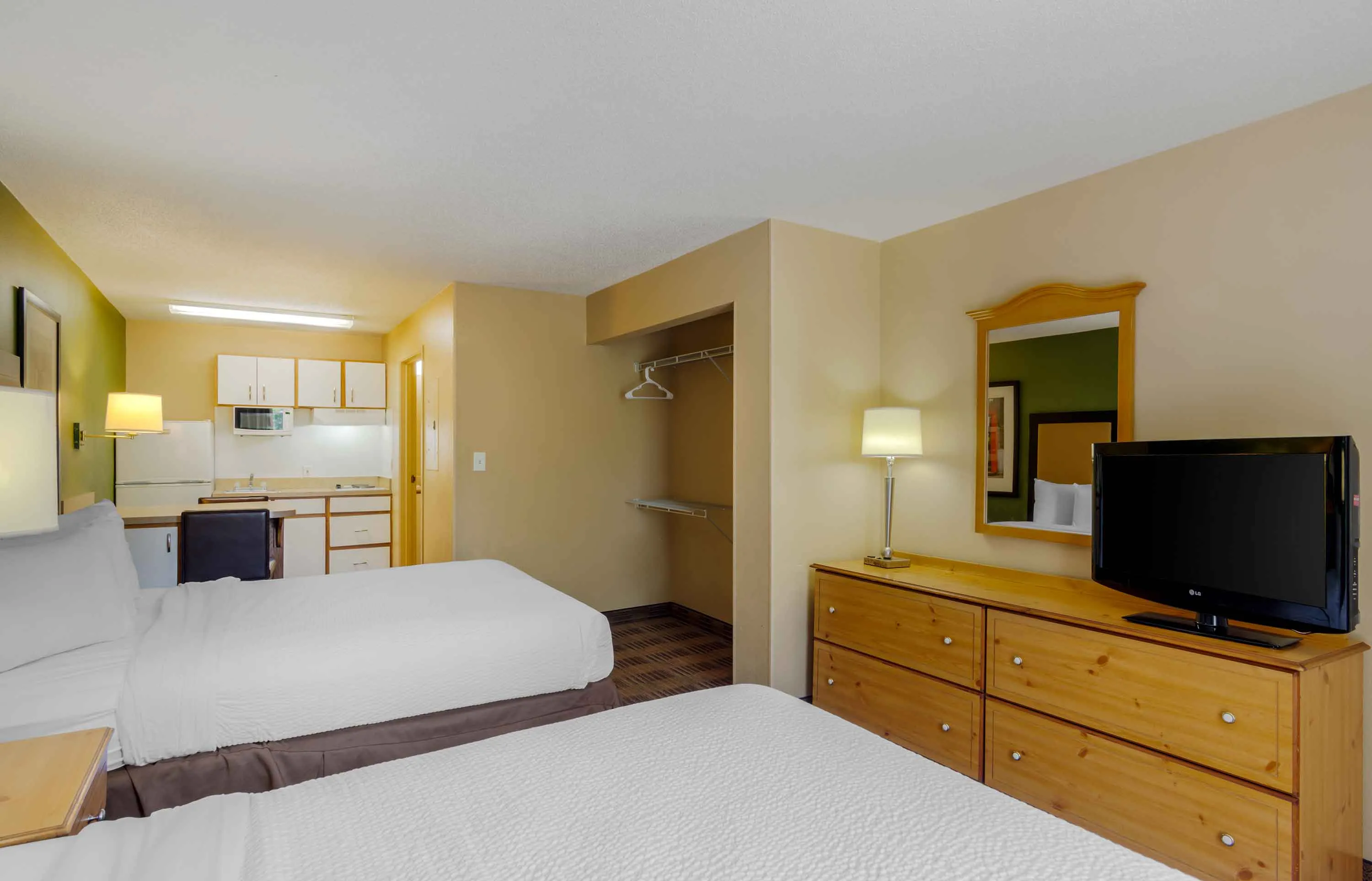 Studio Suite - 2 Queen Beds