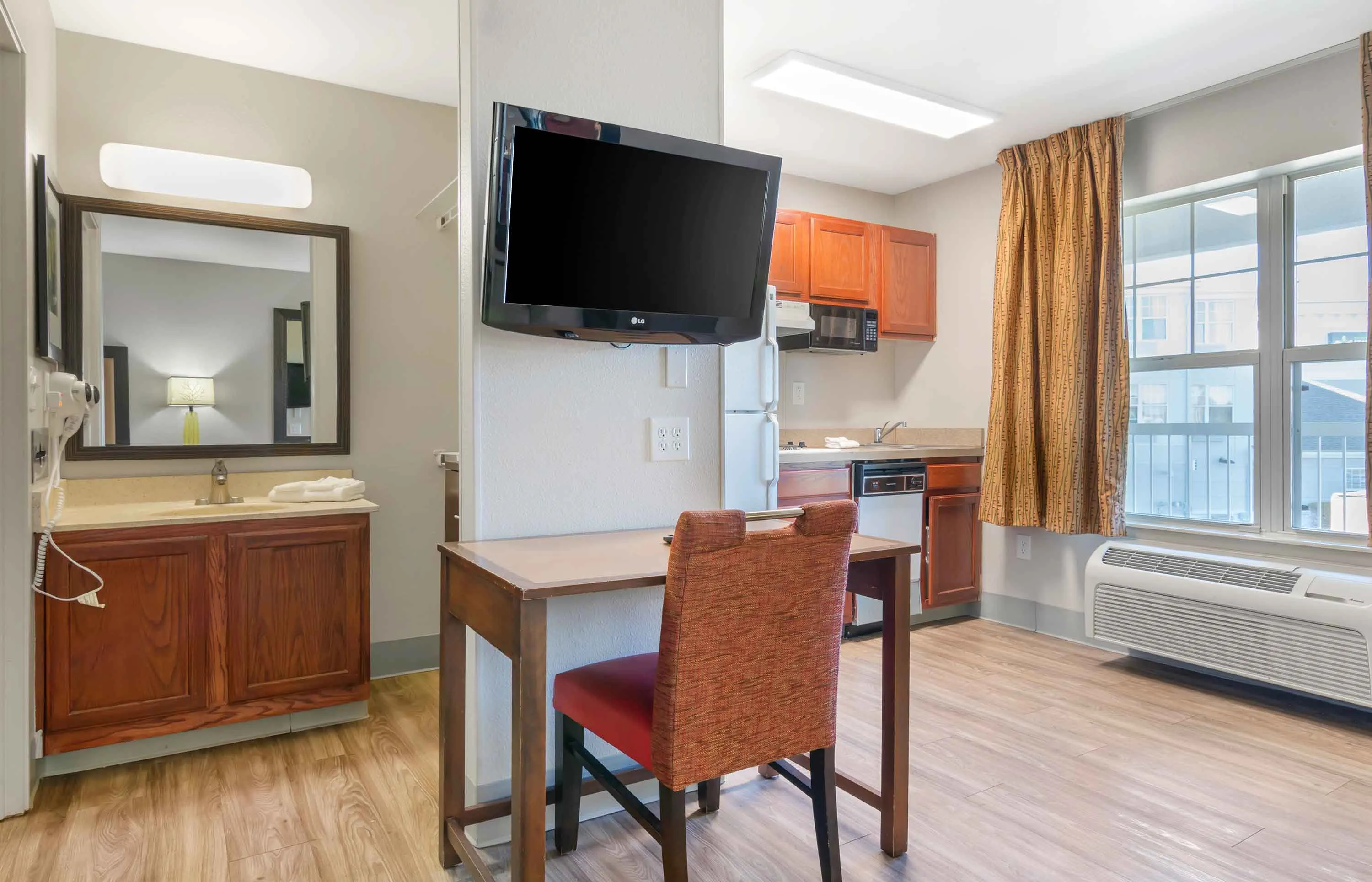 Studio Suite - 1 Queen Bed