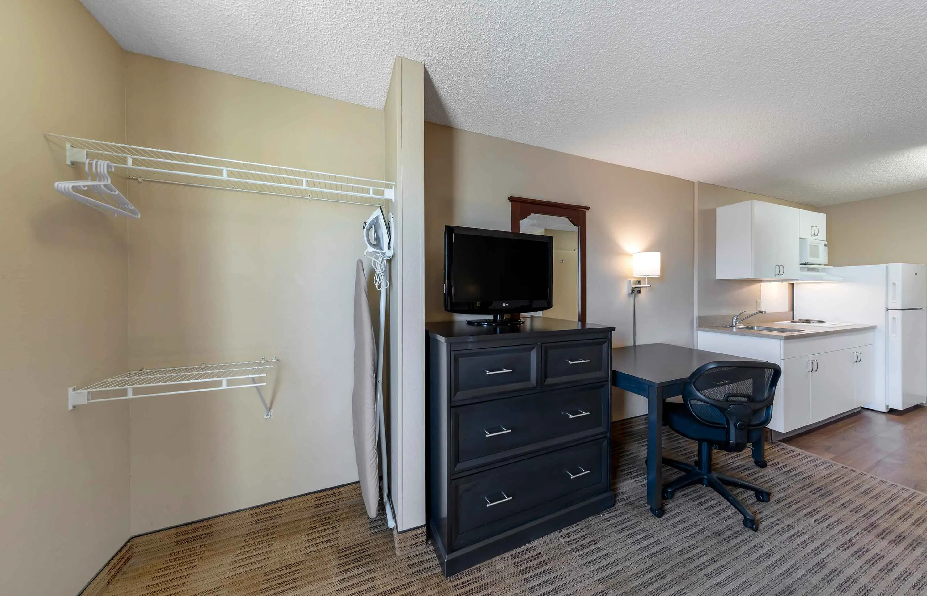 Studio Suite - 1 Queen Bed
