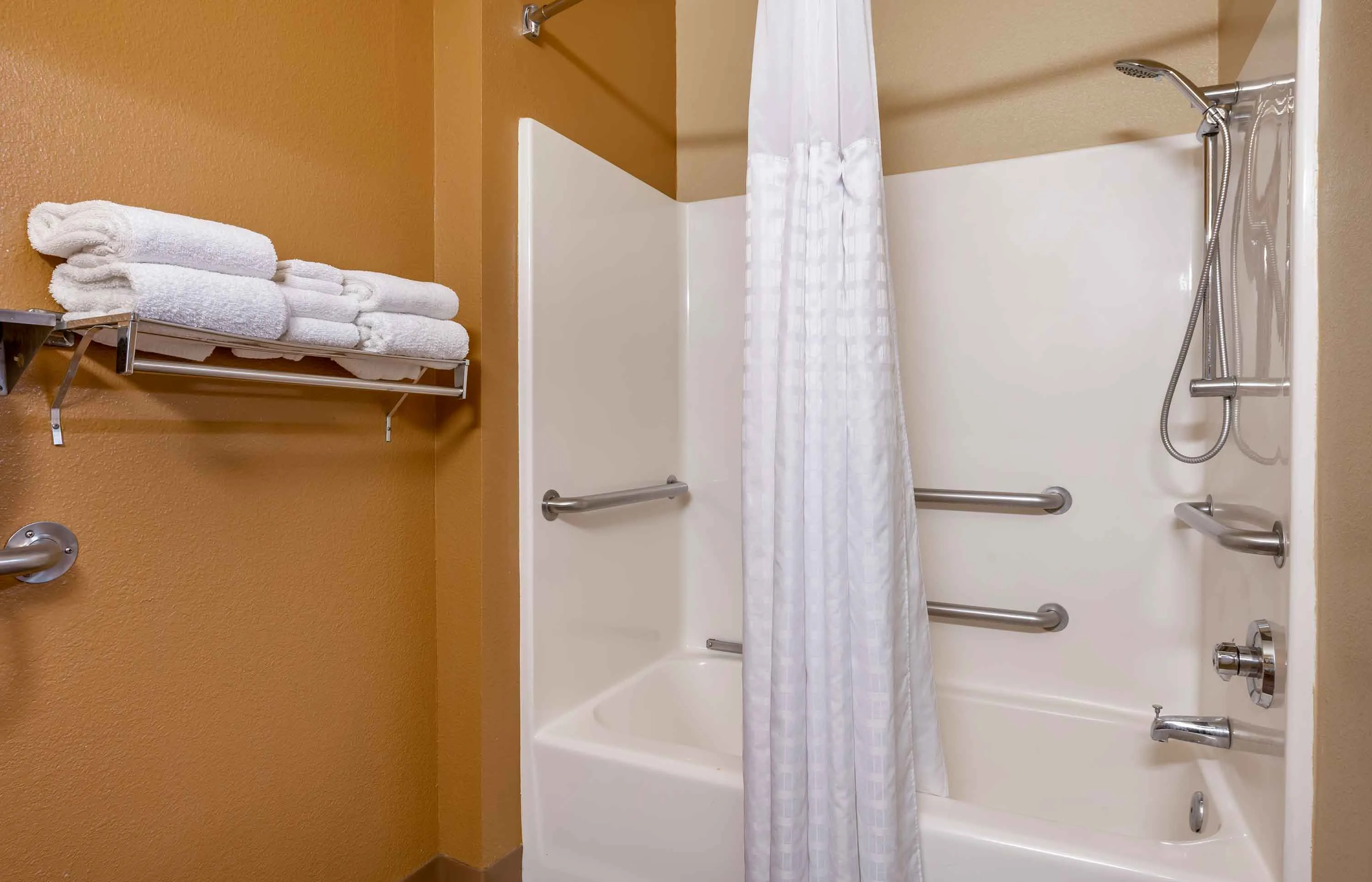 Studio Suite - 2 Full Beds