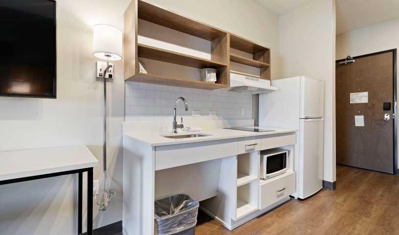 Port Charlotte, FL - Premier Suites Port Charlotte - I-75 Hotel