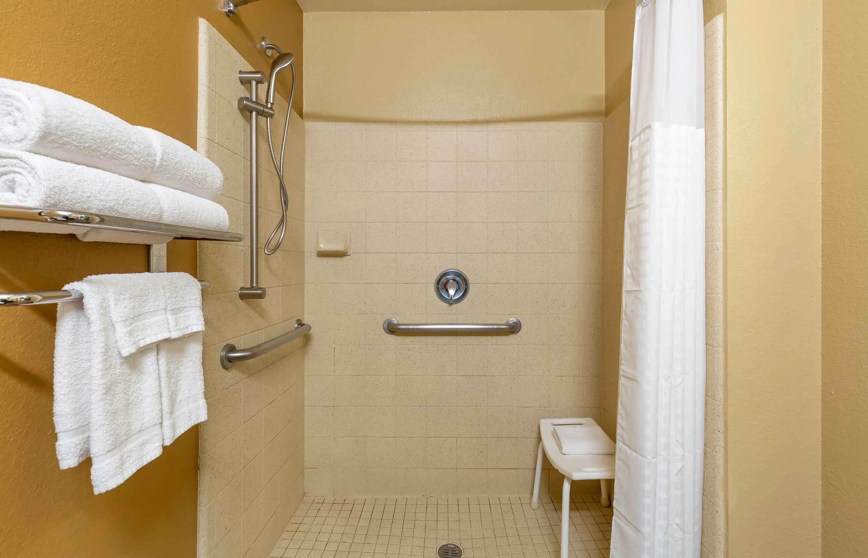 Studio Suite - 1 Queen Bed